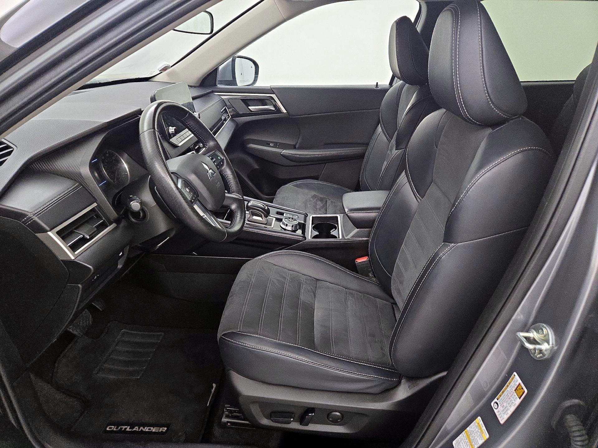 Thumbnail: 2024 Mitsubishi Outlander - 11