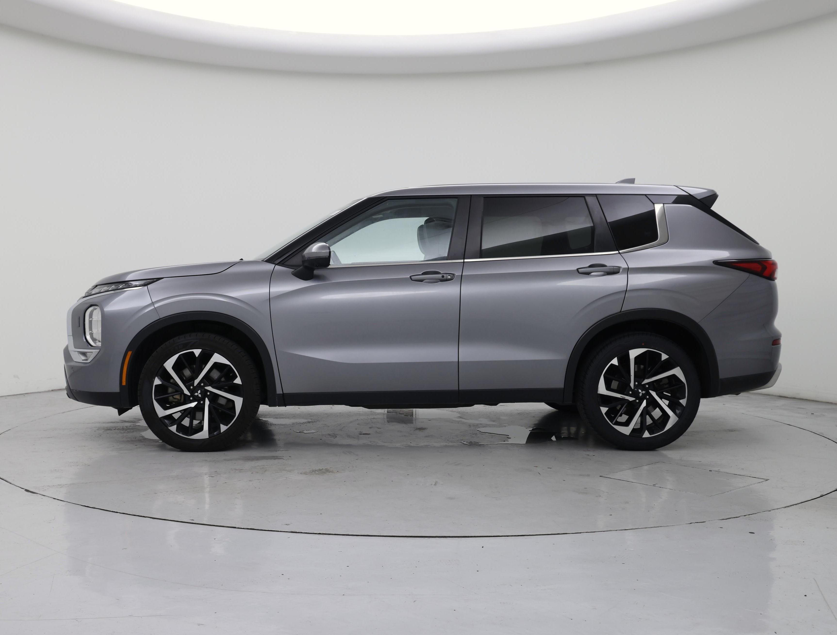 Thumbnail: 2024 Mitsubishi Outlander - 3