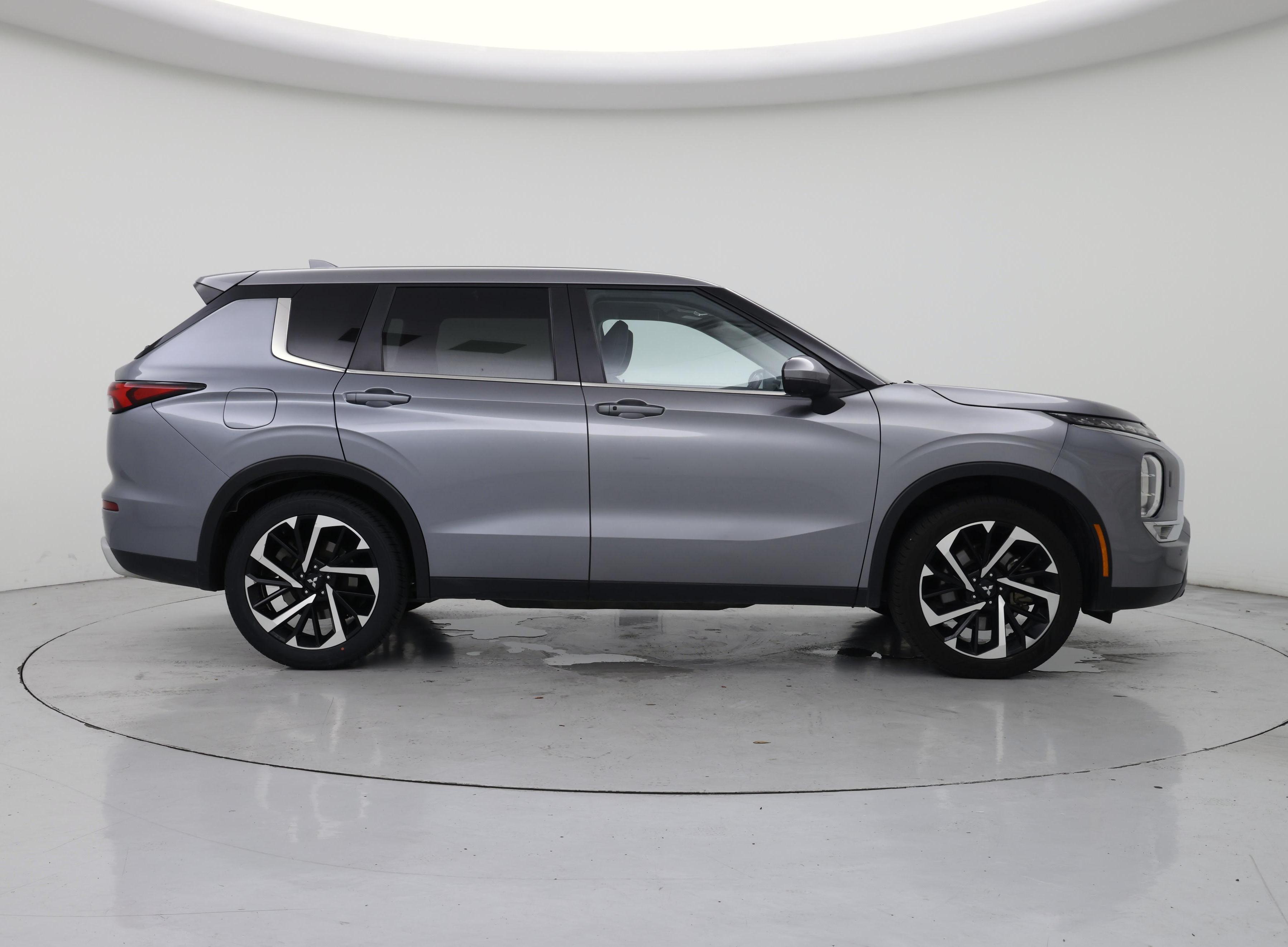 Thumbnail: 2024 Mitsubishi Outlander - 7