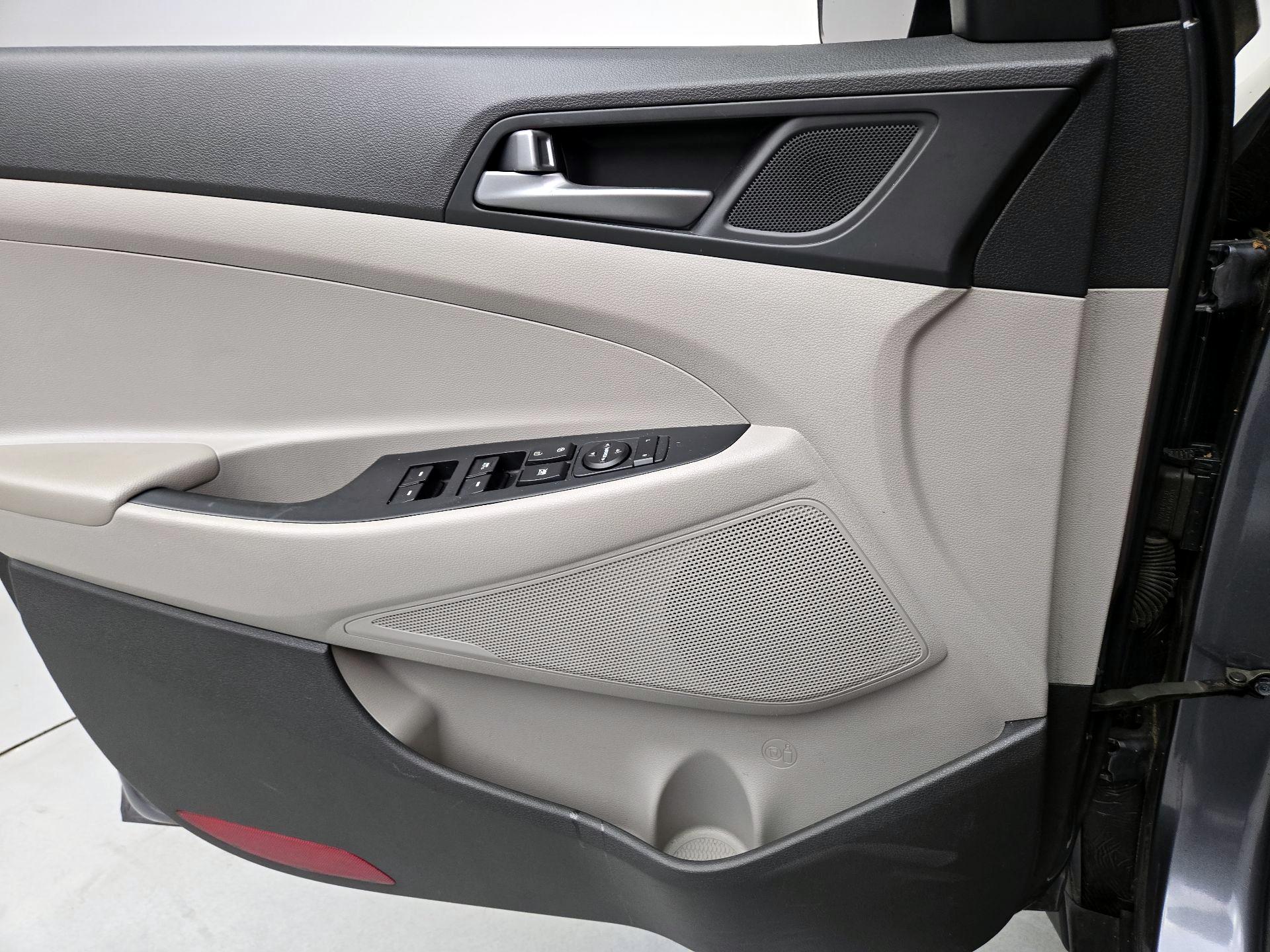 Thumbnail: 2016 Hyundai Tucson - 12