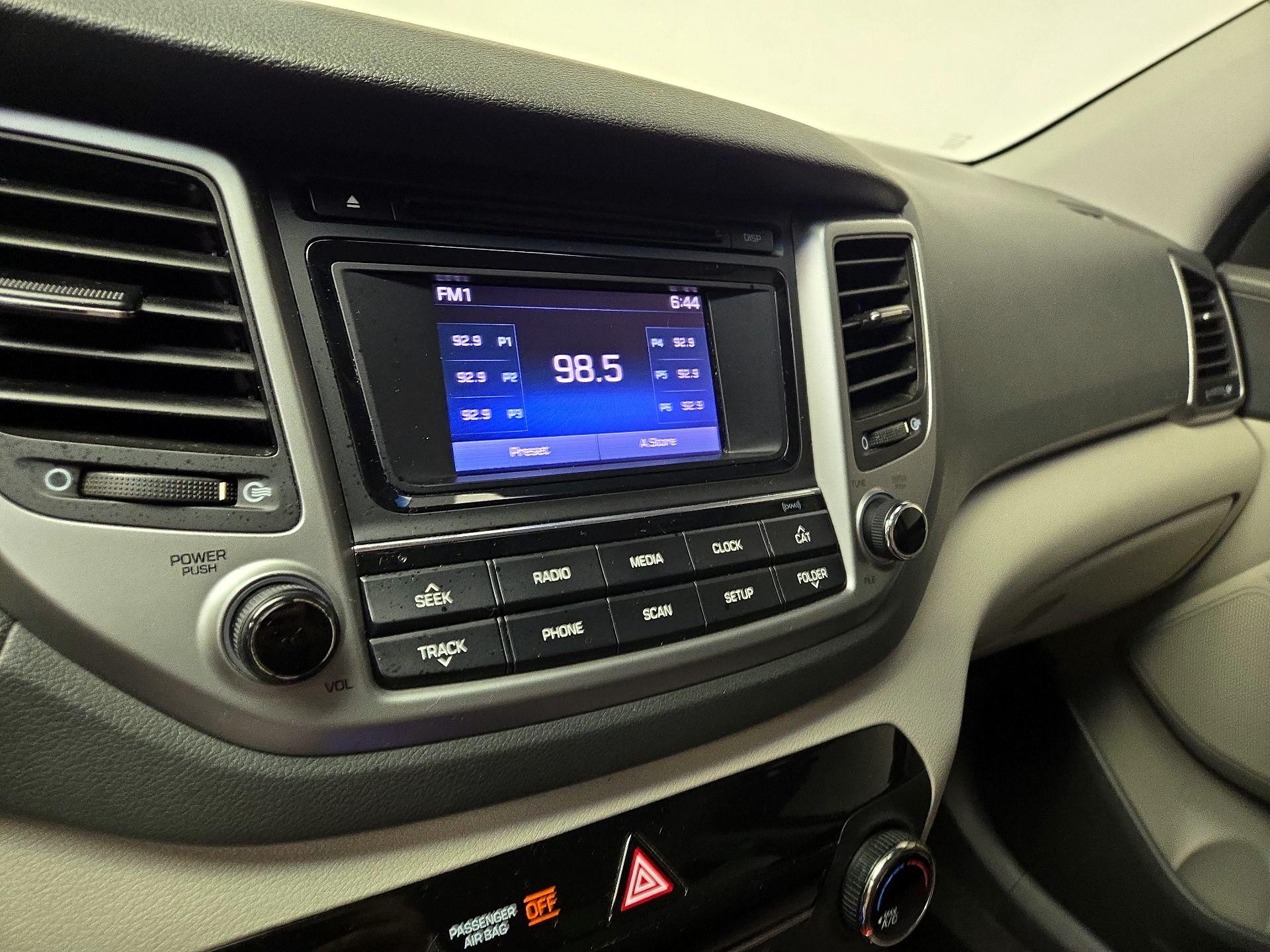 Thumbnail: 2016 Hyundai Tucson - 15