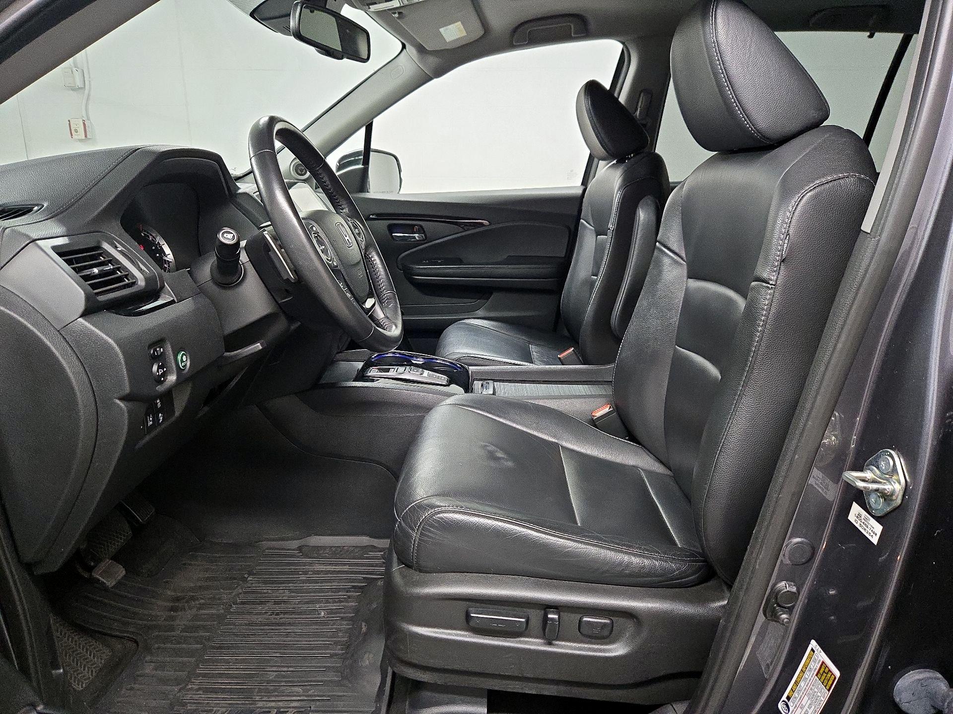 Thumbnail: 2017 Honda Pilot - 11
