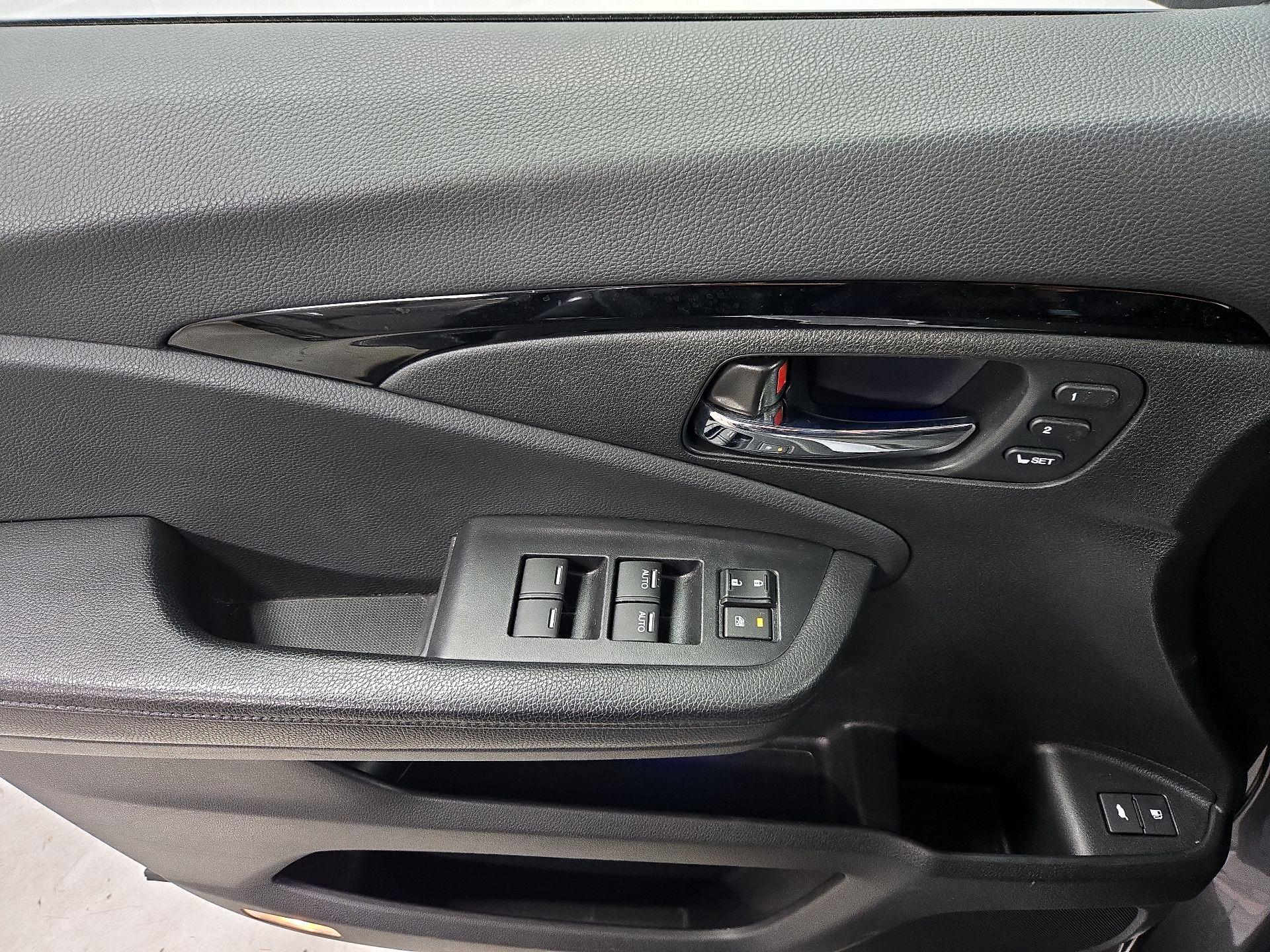 Thumbnail: 2017 Honda Pilot - 12