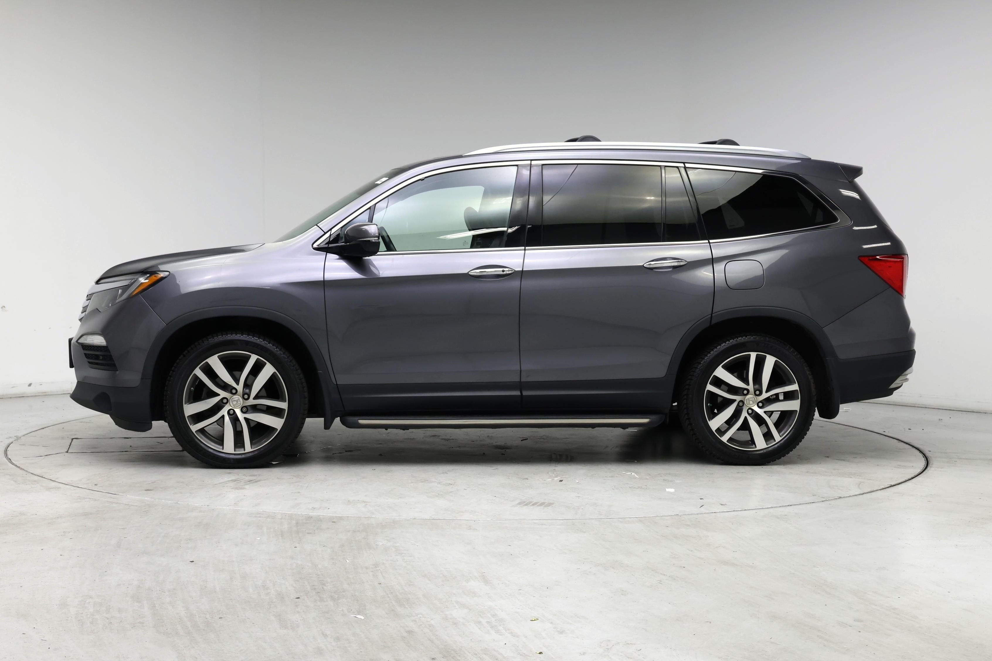 Thumbnail: 2017 Honda Pilot - 3