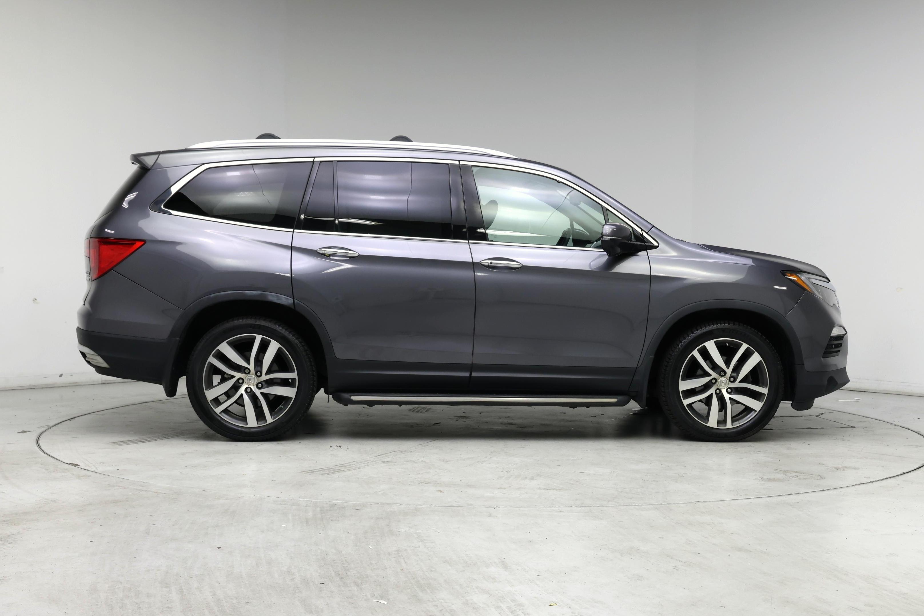 Thumbnail: 2017 Honda Pilot - 7