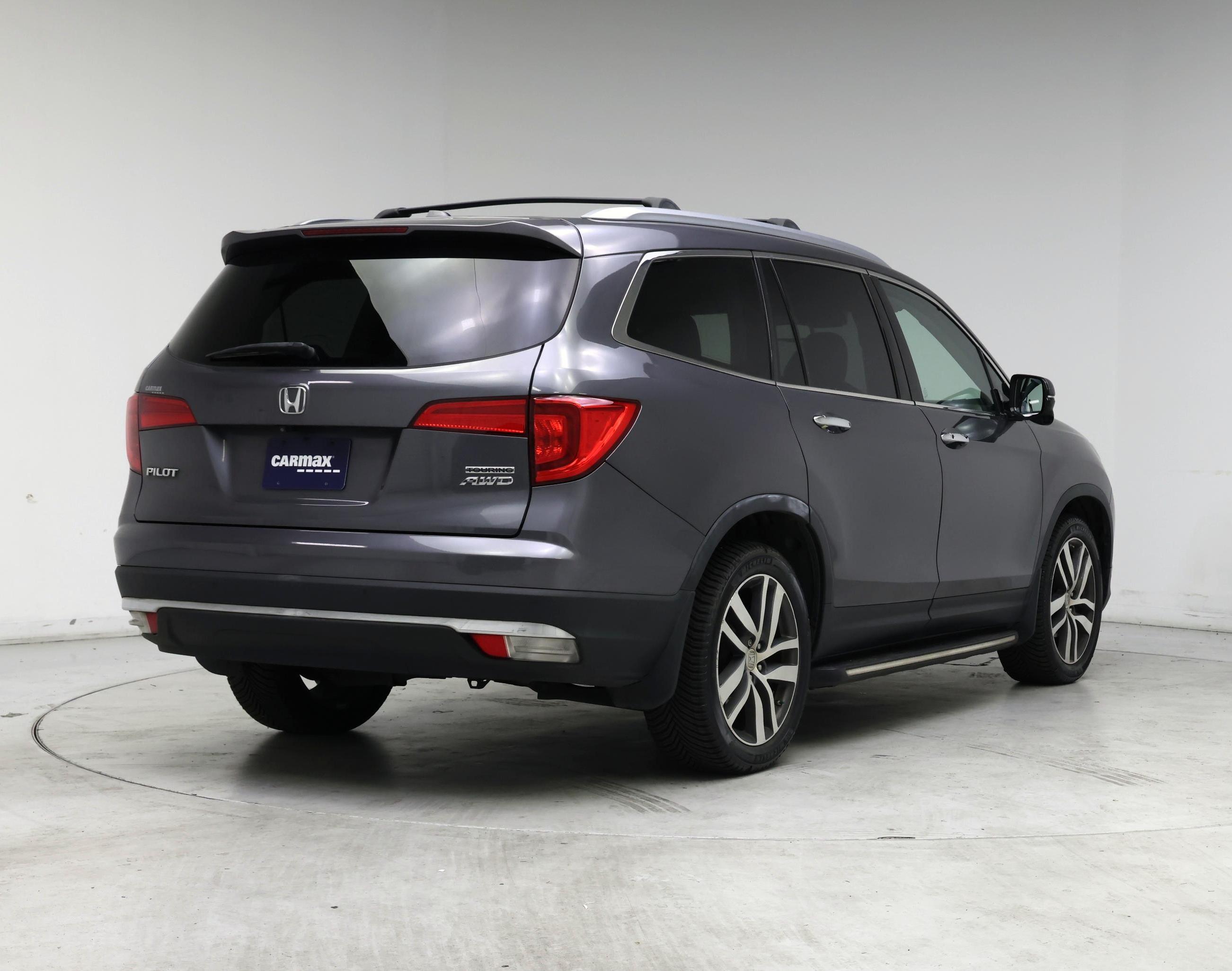 Thumbnail: 2017 Honda Pilot - 8