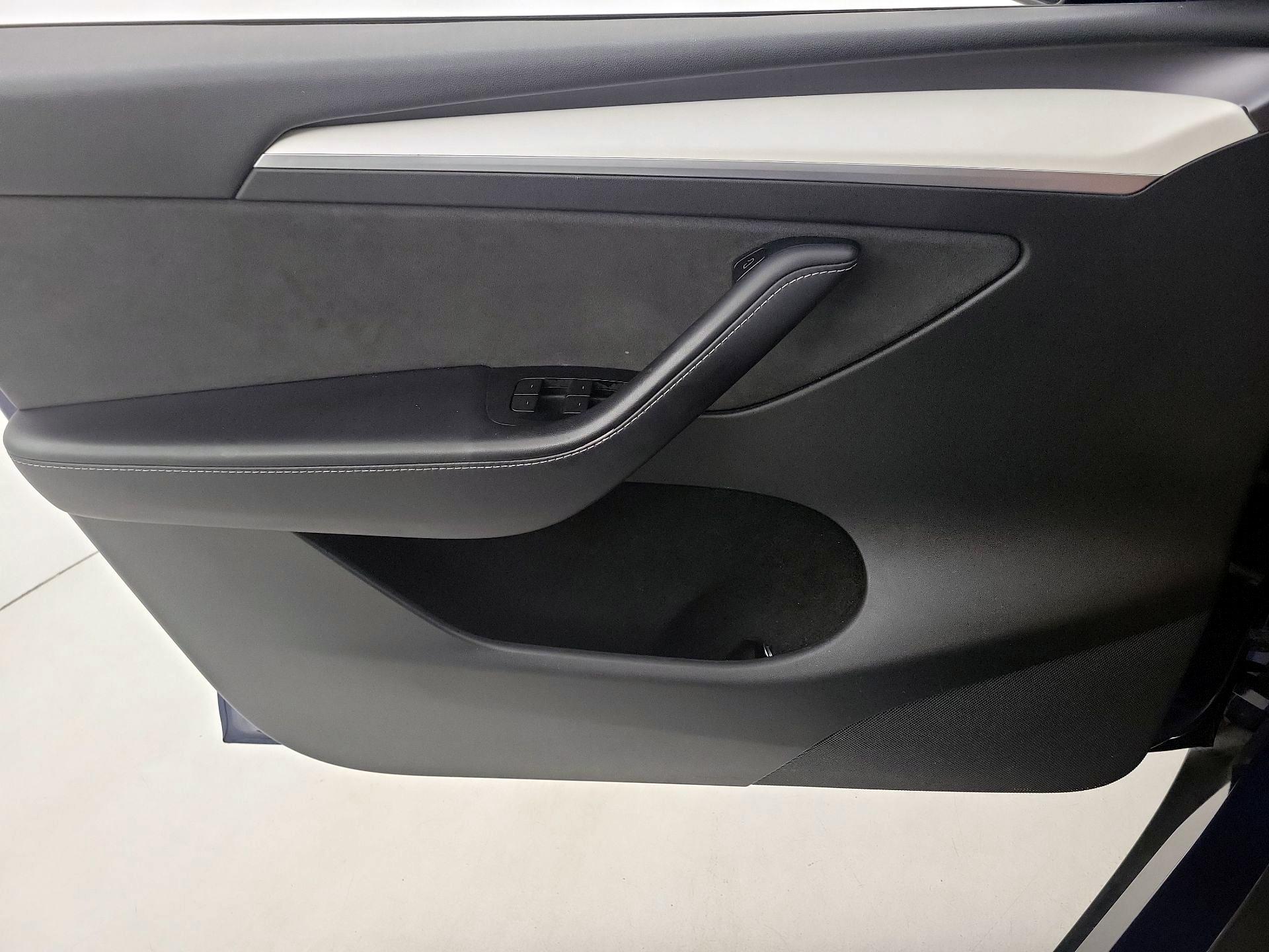 Thumbnail: 2023 Tesla Model Y - 12