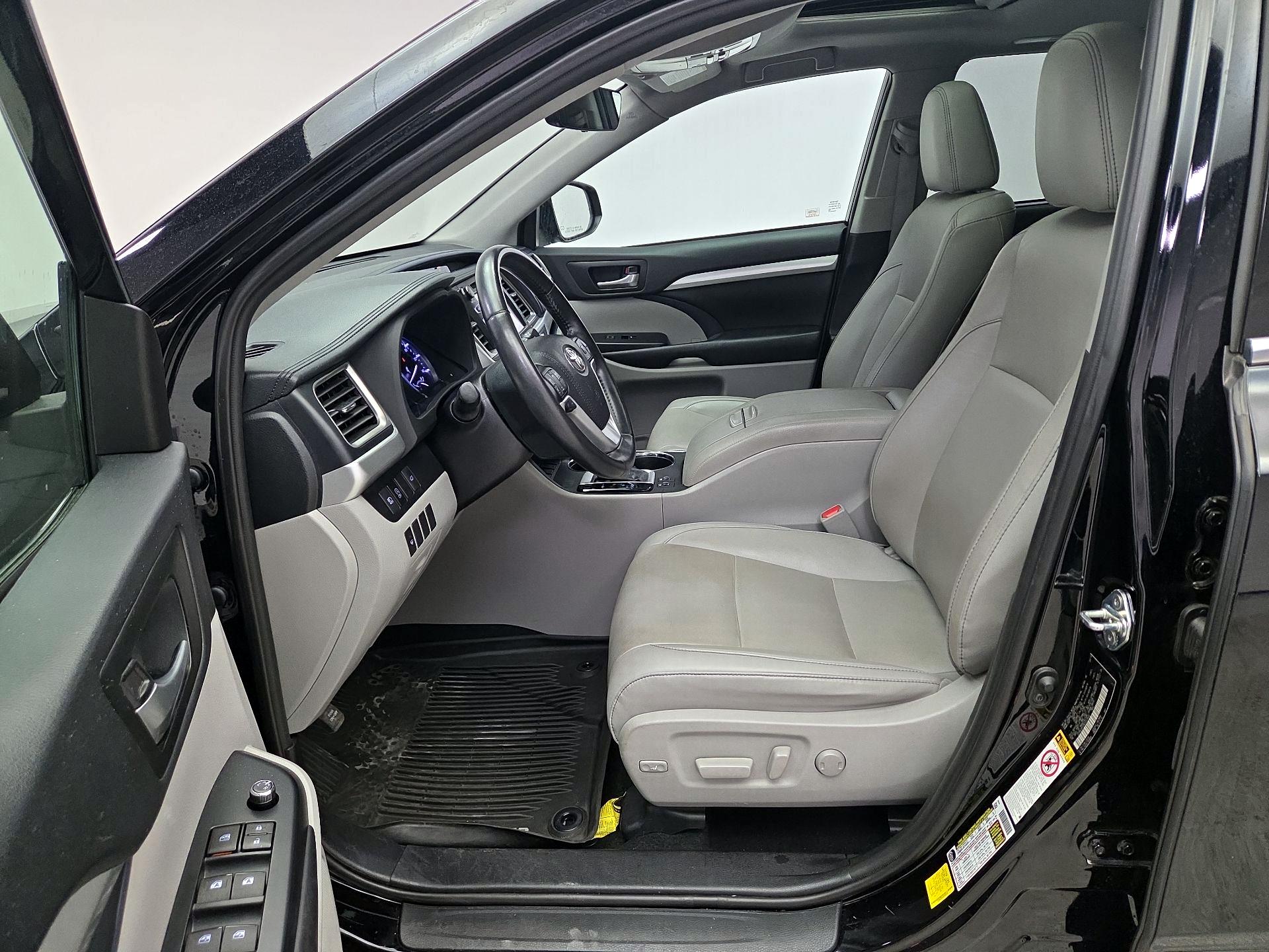 Thumbnail: 2019 Toyota Highlander - 9