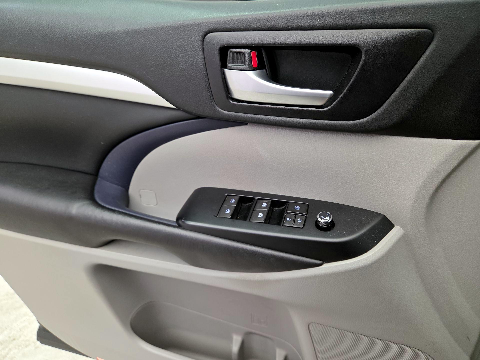 Thumbnail: 2019 Toyota Highlander - 10