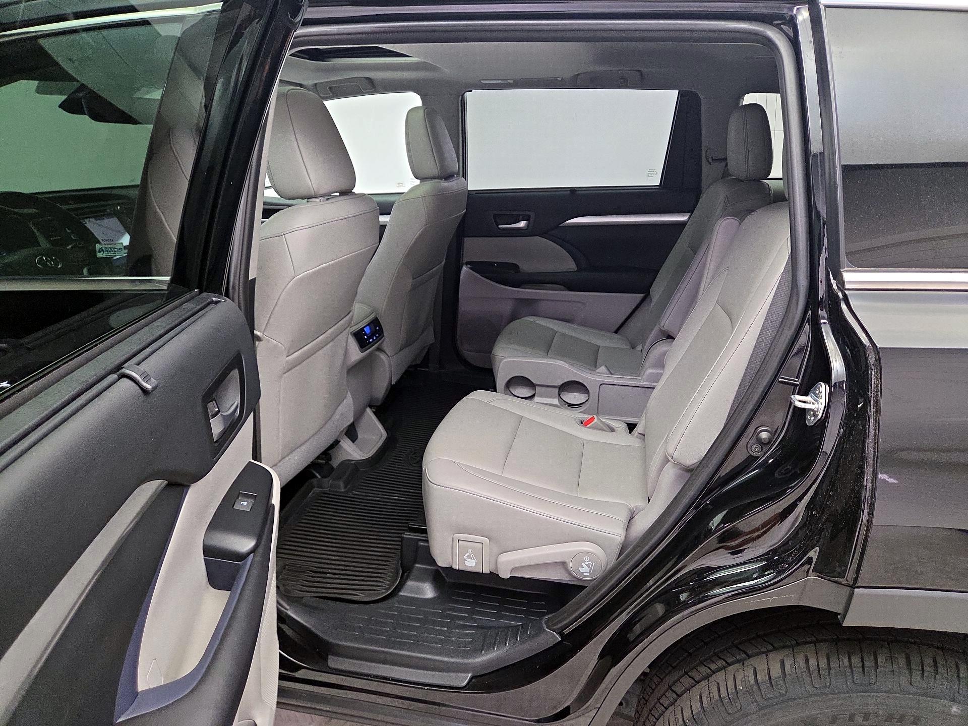 Thumbnail: 2019 Toyota Highlander - 19