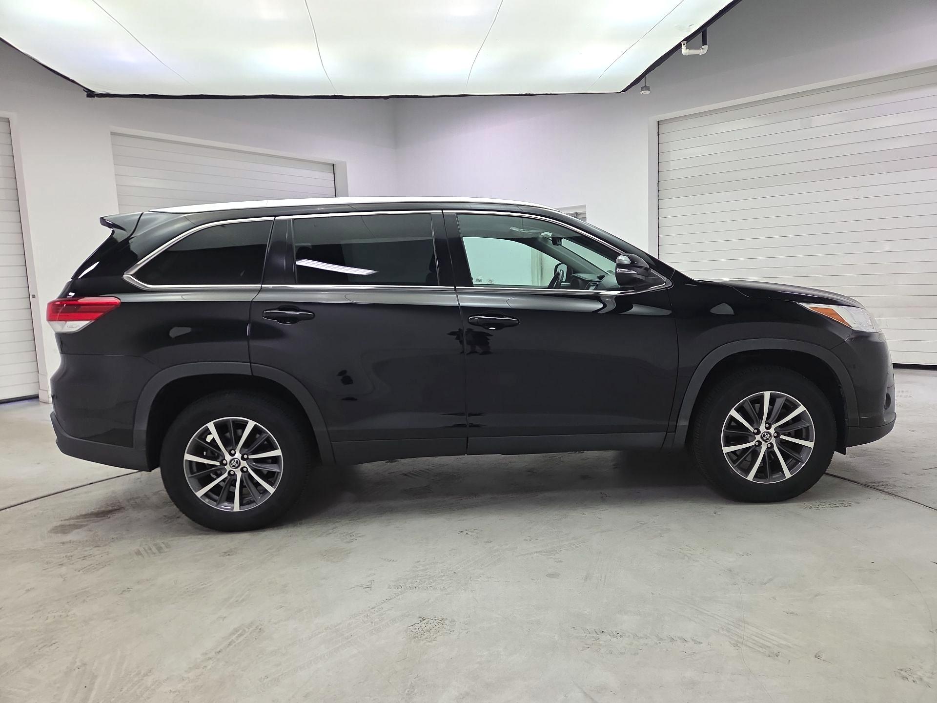 Thumbnail: 2019 Toyota Highlander - 4