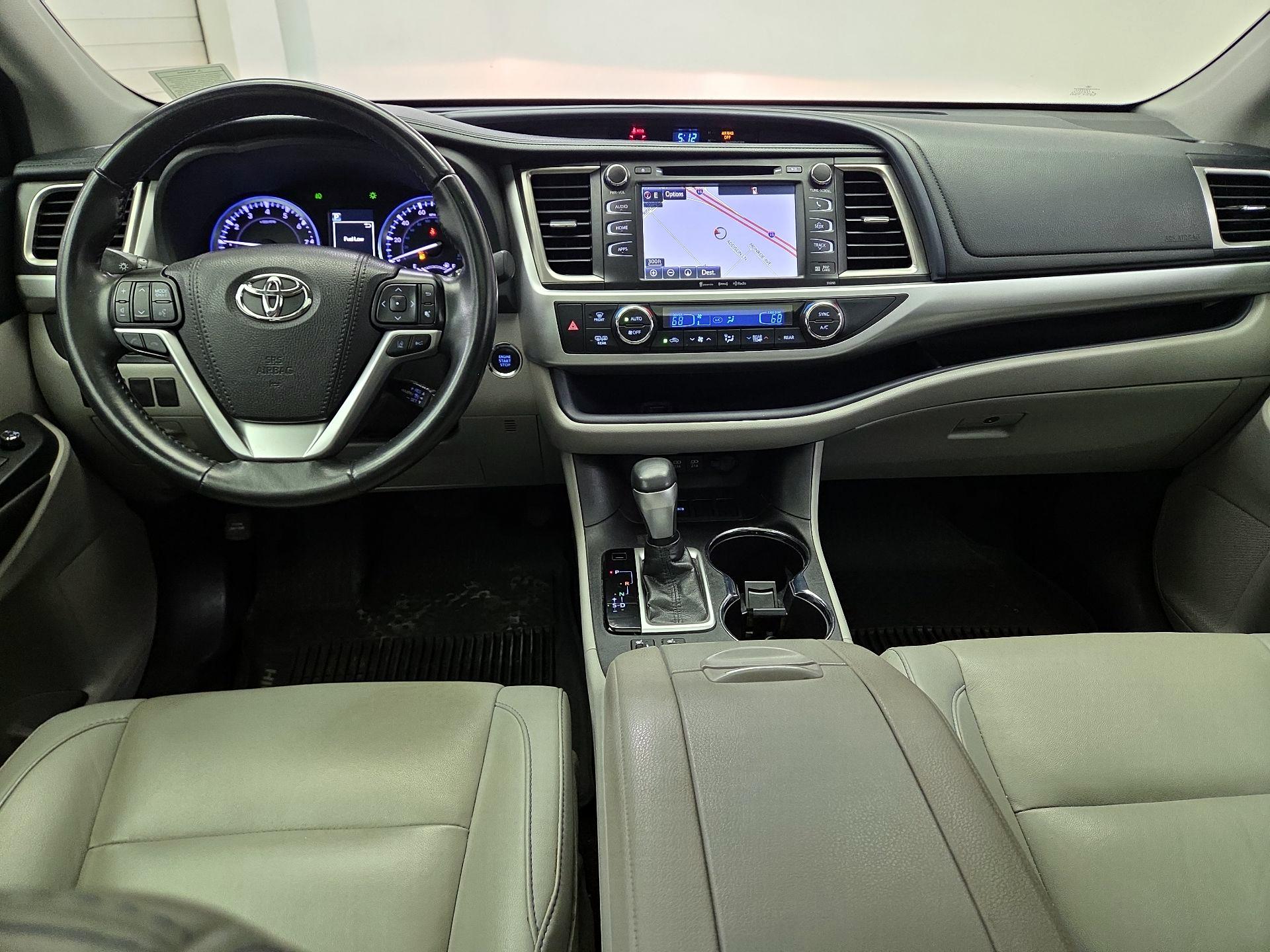 Thumbnail: 2019 Toyota Highlander - 8