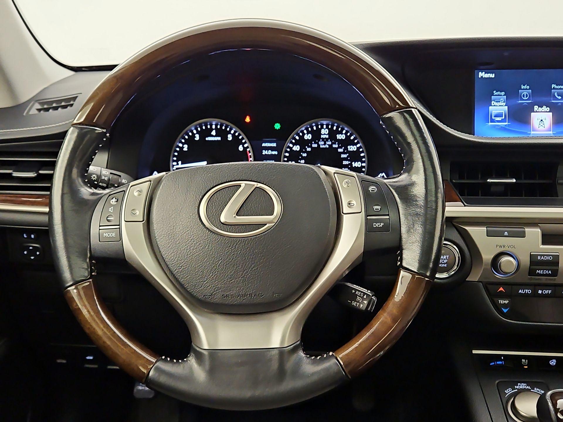 Thumbnail: 2015 Lexus ES - 10