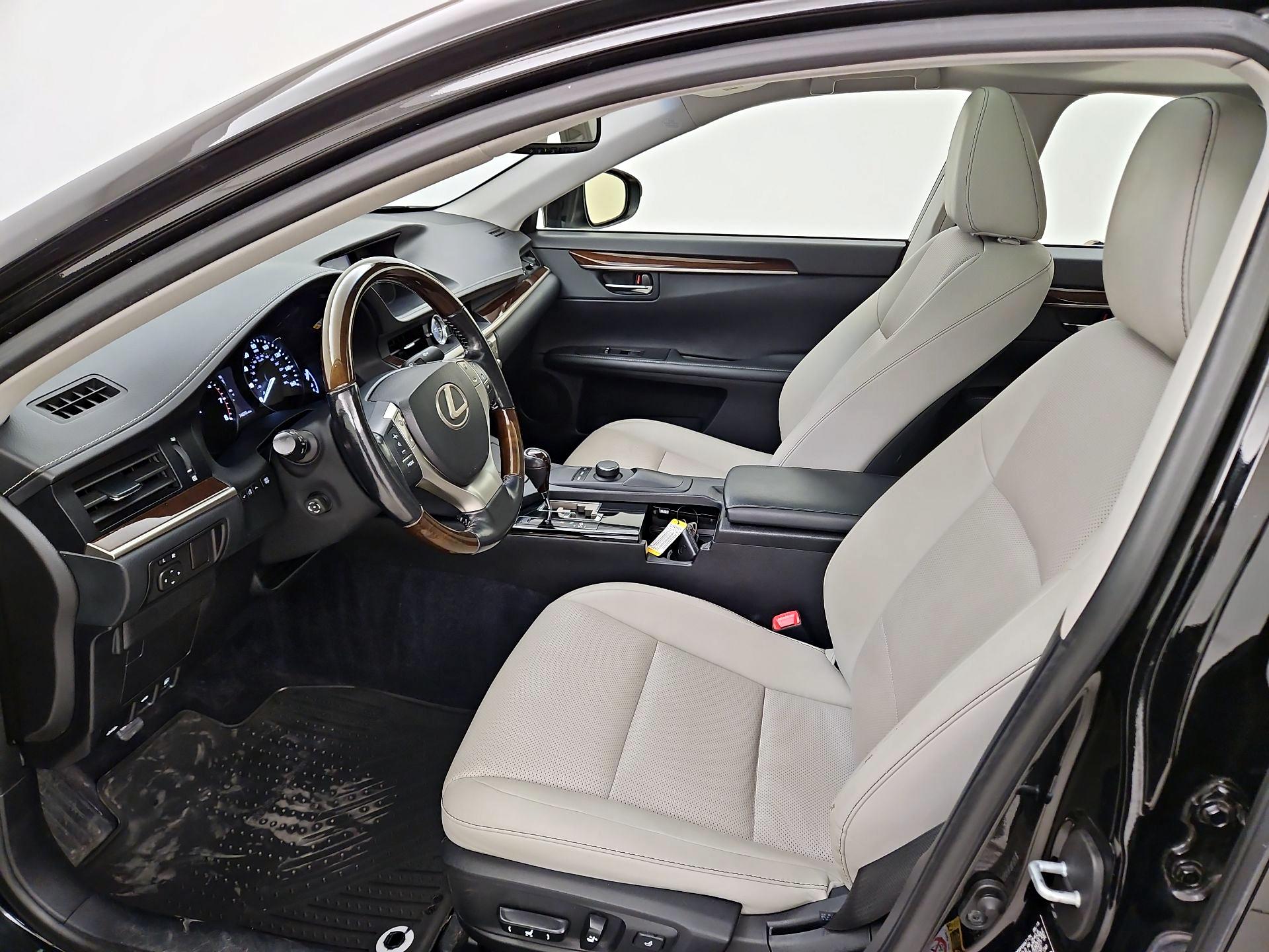 Thumbnail: 2015 Lexus ES - 11