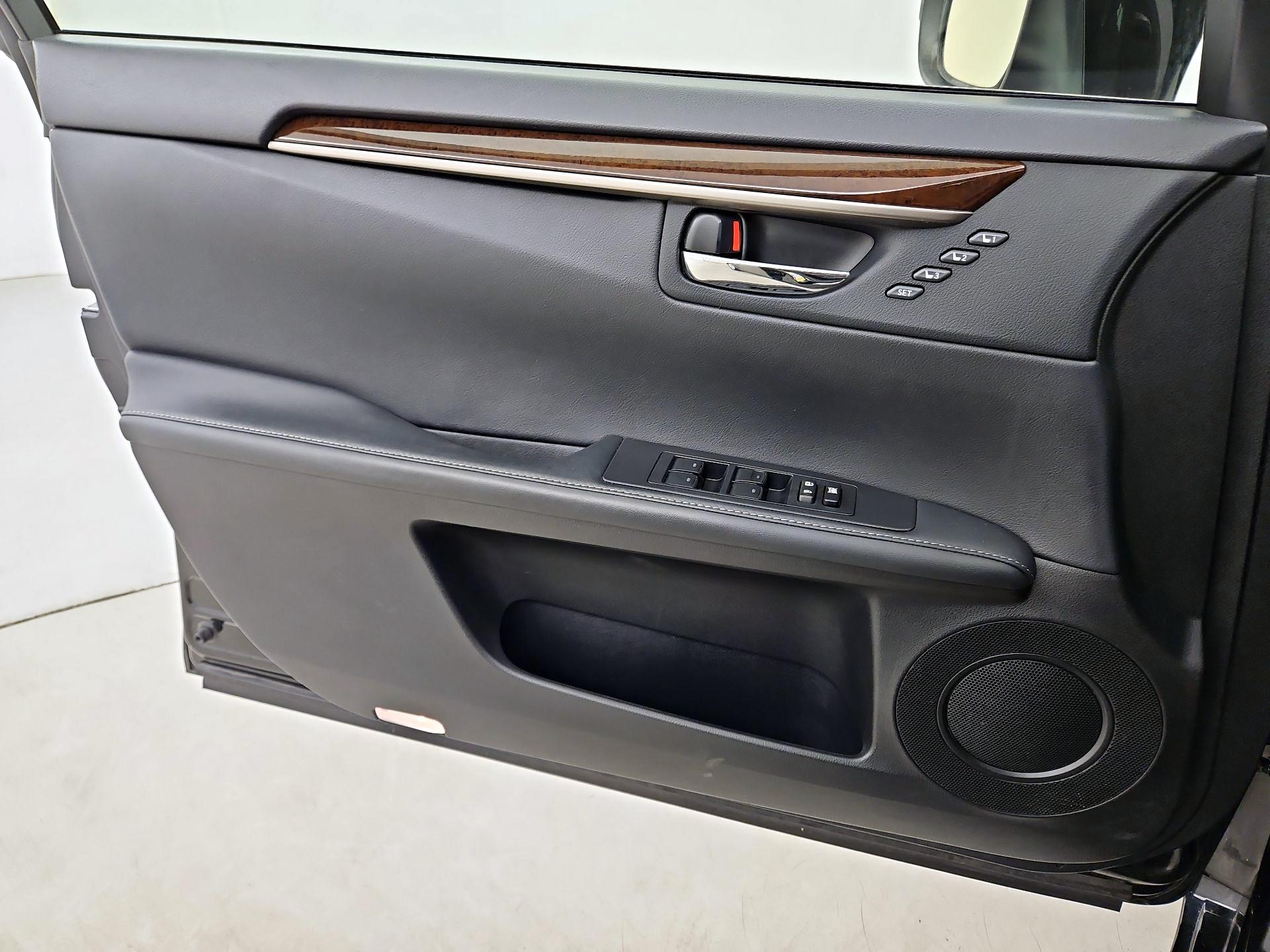 Thumbnail: 2015 Lexus ES - 12