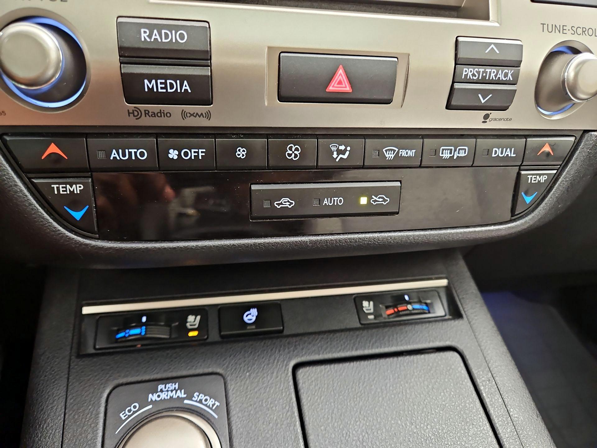 Thumbnail: 2015 Lexus ES - 16