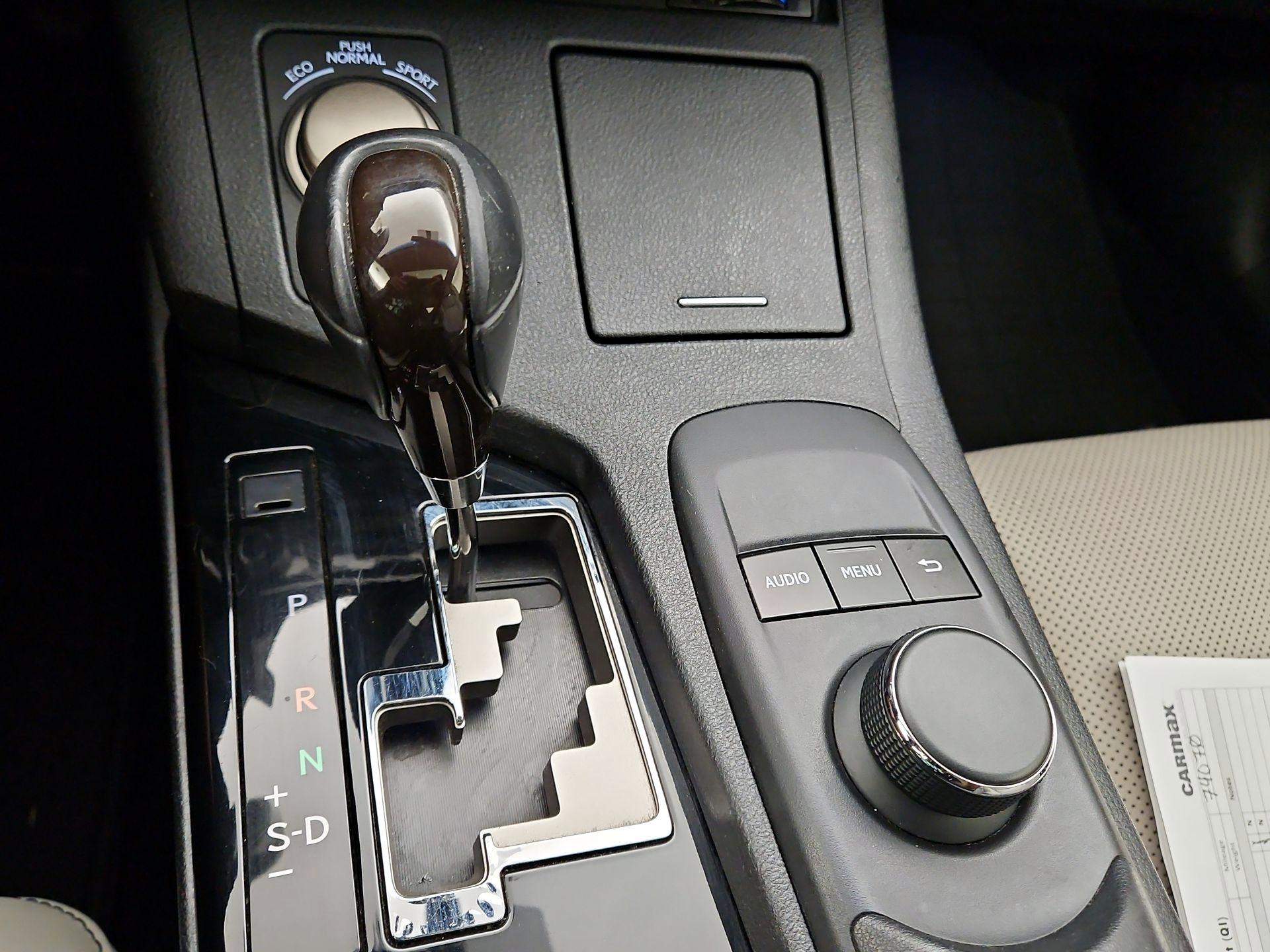 Thumbnail: 2015 Lexus ES - 17