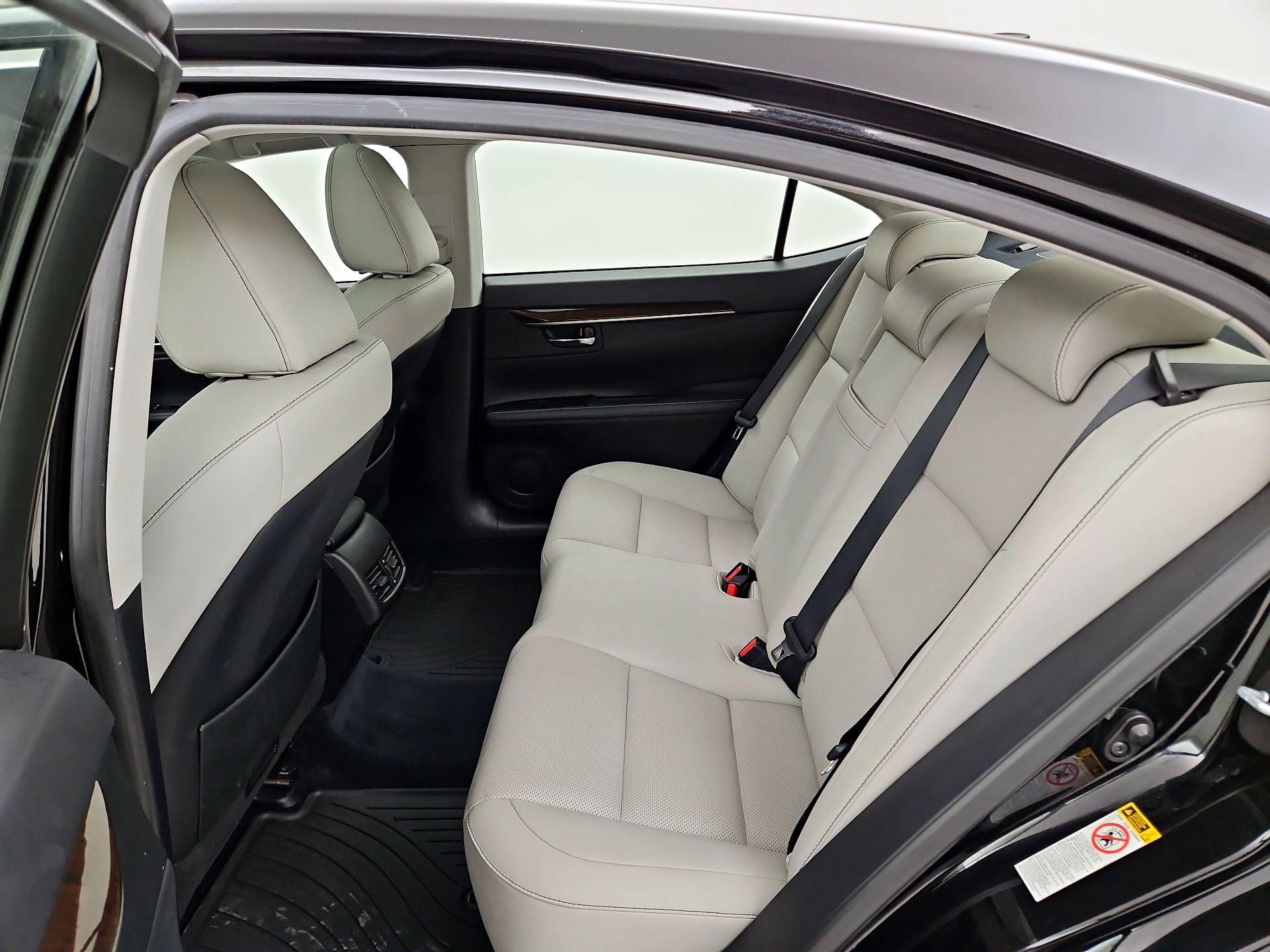 Thumbnail: 2015 Lexus ES - 20