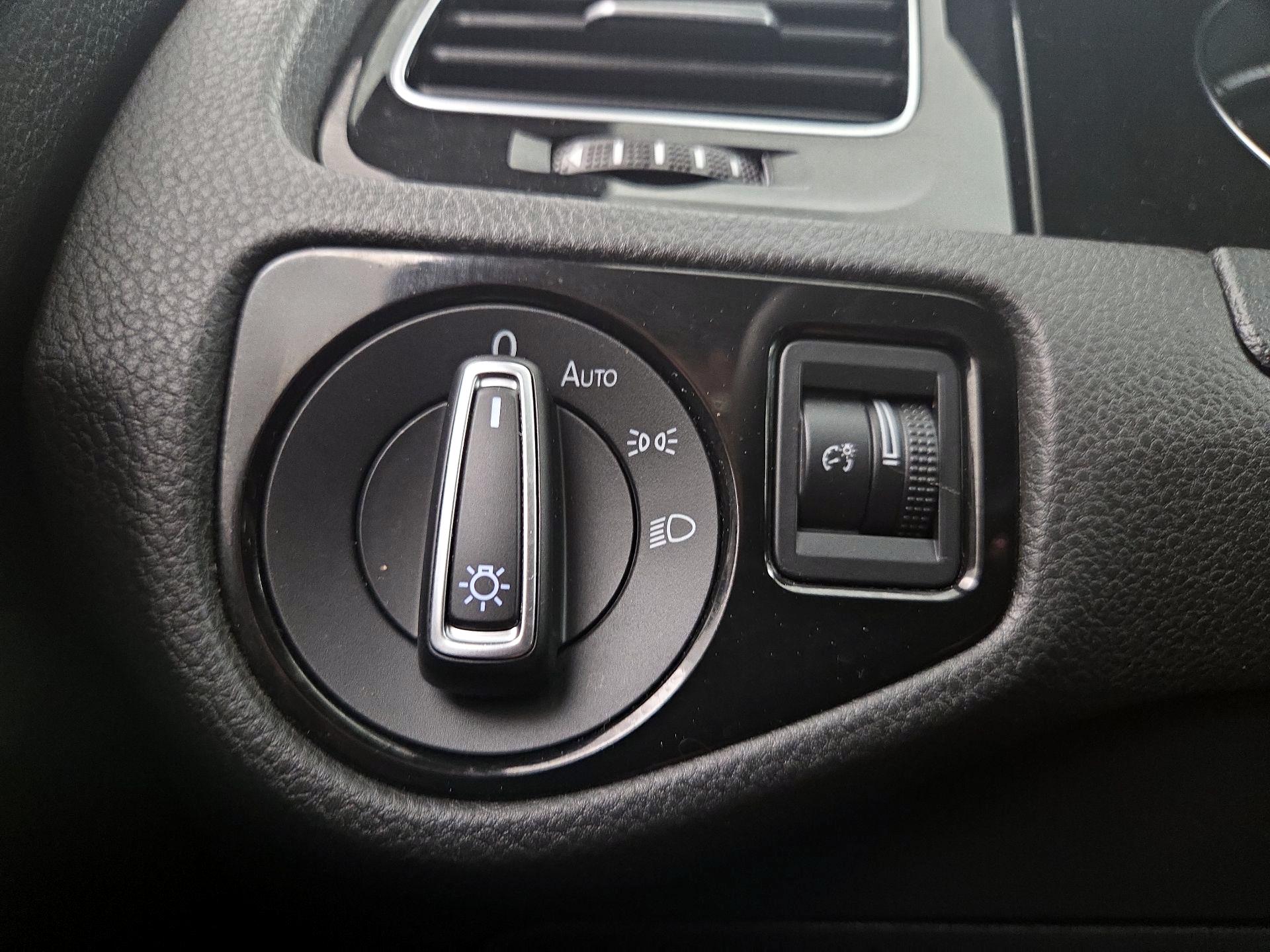 Thumbnail: 2016 Volkswagen Golf - 13