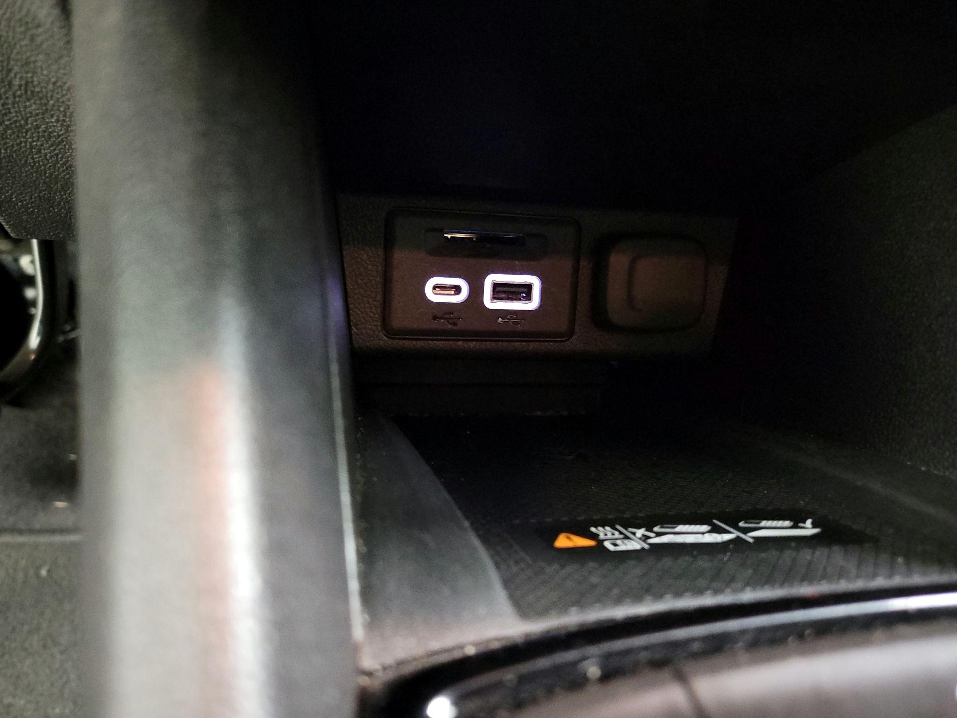Thumbnail: 2022 Chevrolet Bolt EV - 16