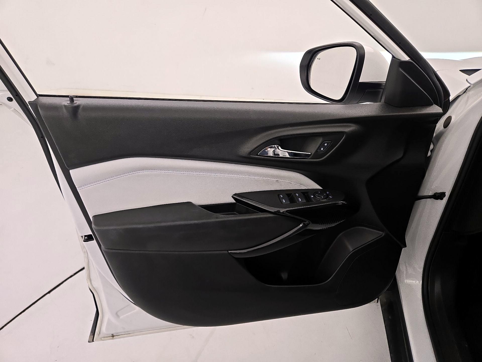 Thumbnail: 2025 Chevrolet Trax - 12