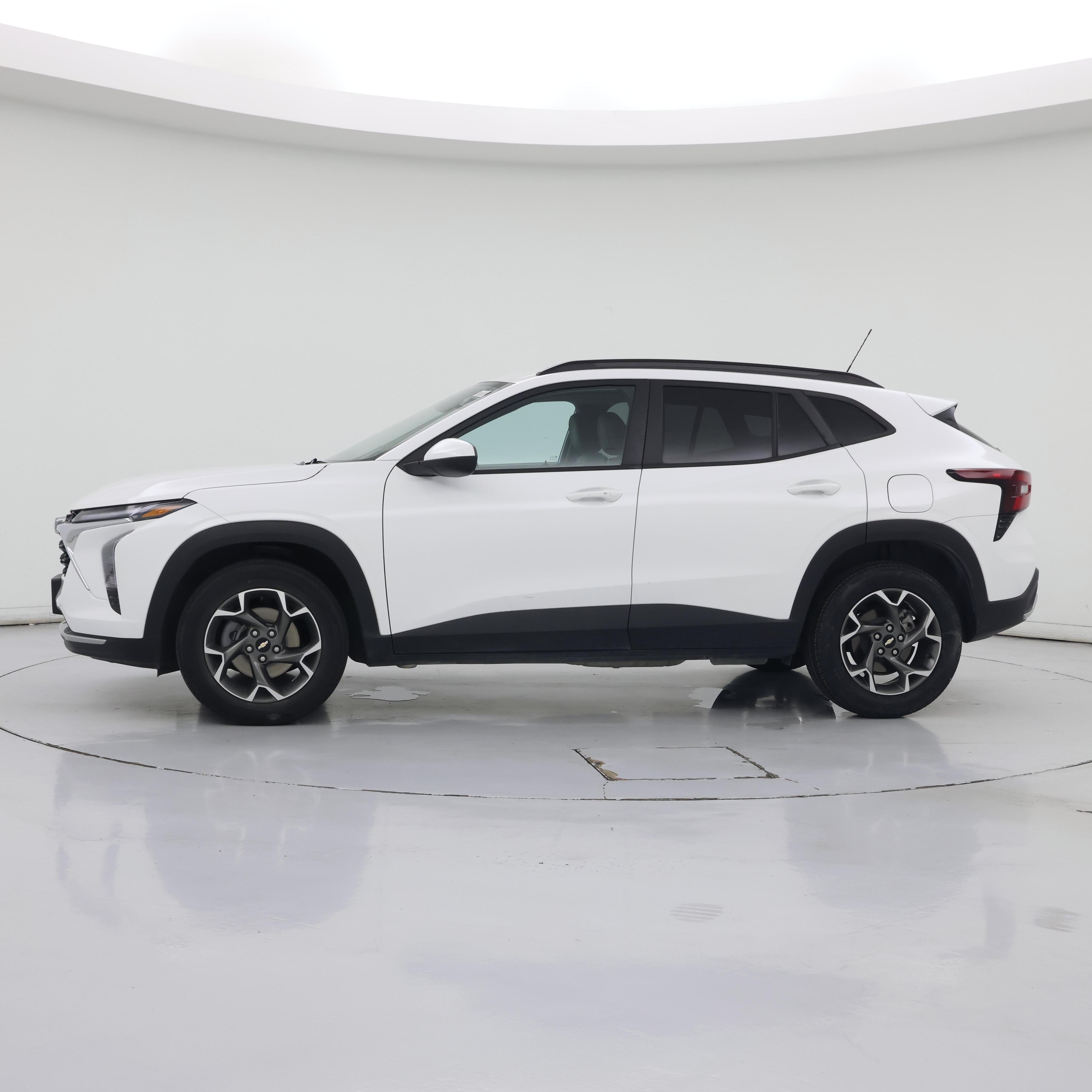Thumbnail: 2025 Chevrolet Trax - 3