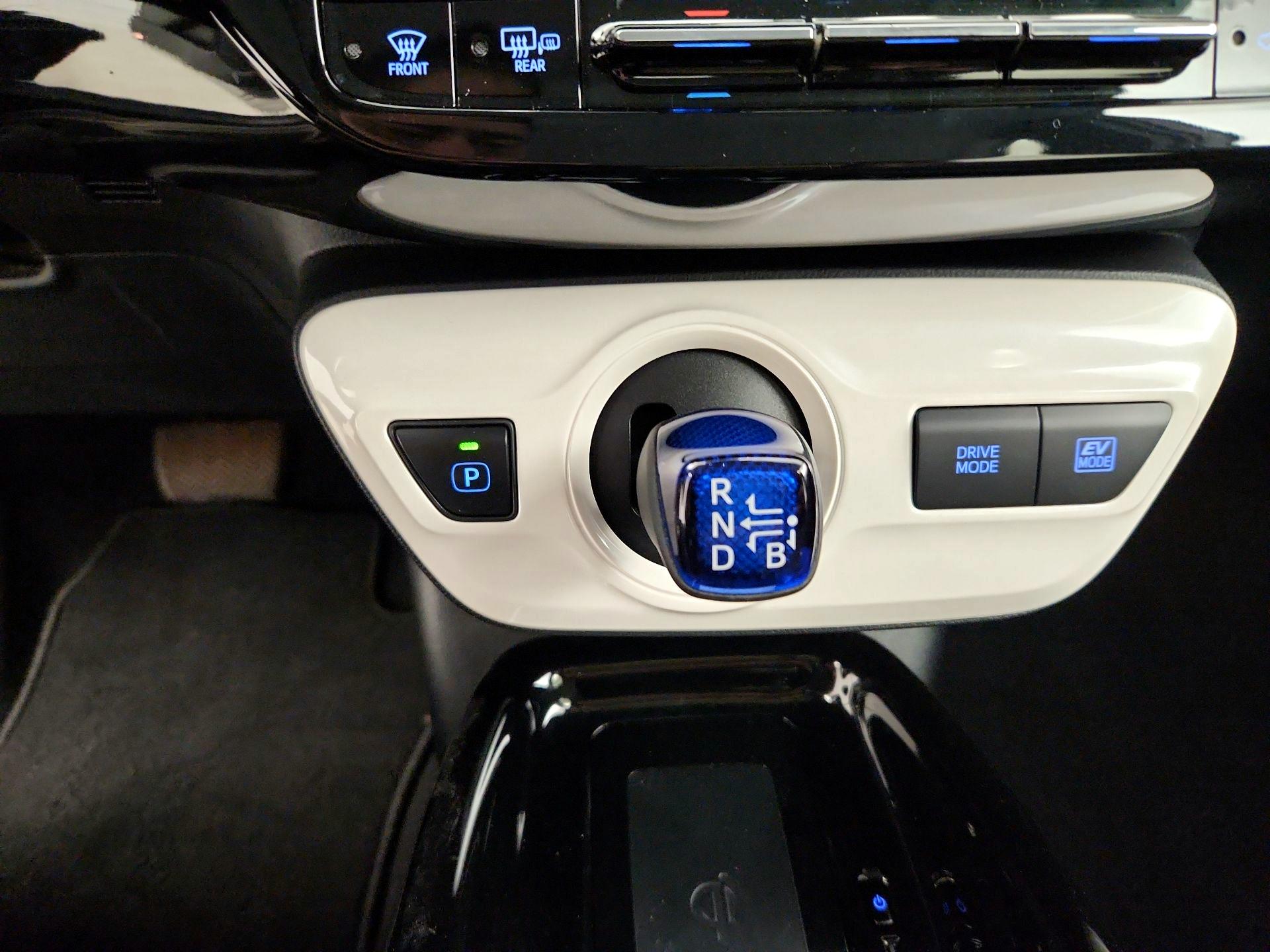 Thumbnail: 2017 Toyota Prius - 17