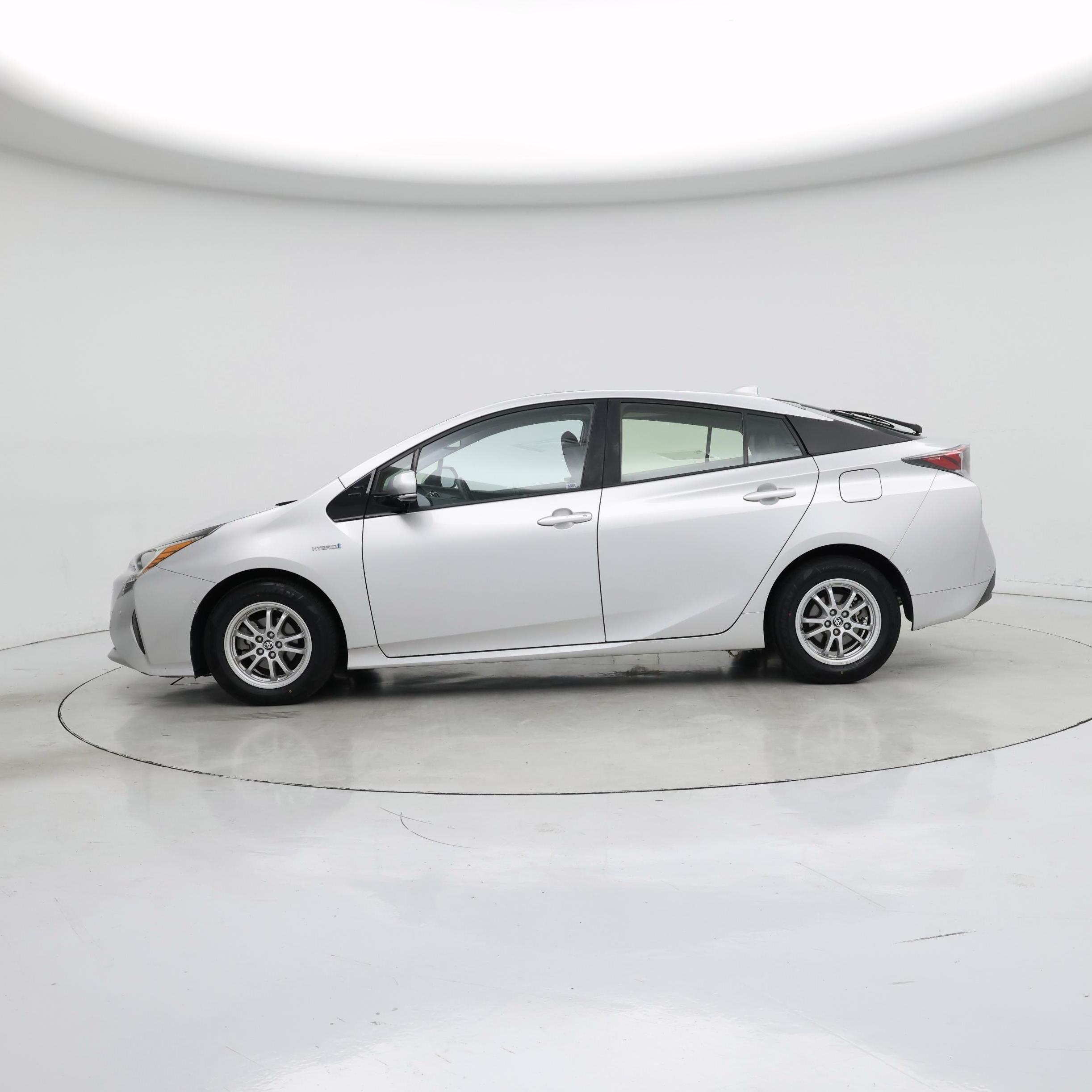 Thumbnail: 2017 Toyota Prius - 3