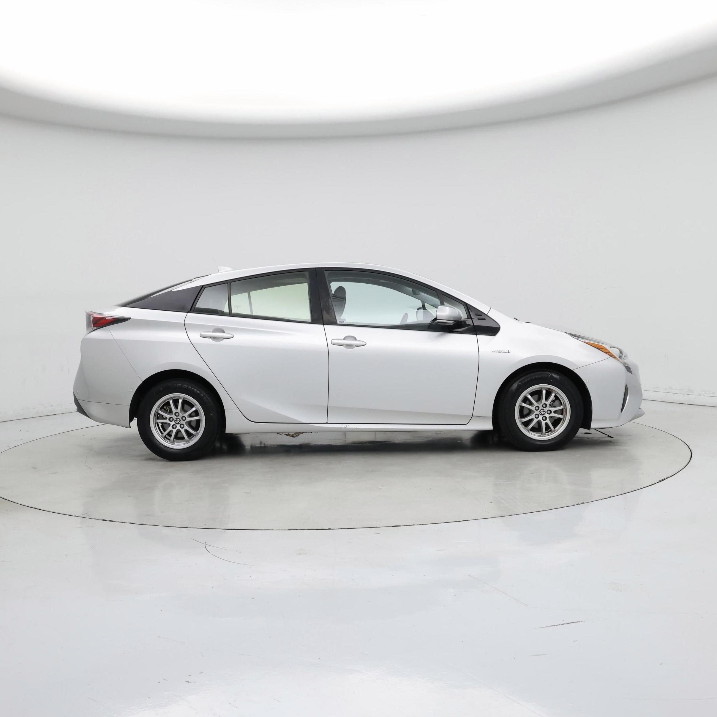 Thumbnail: 2017 Toyota Prius - 7