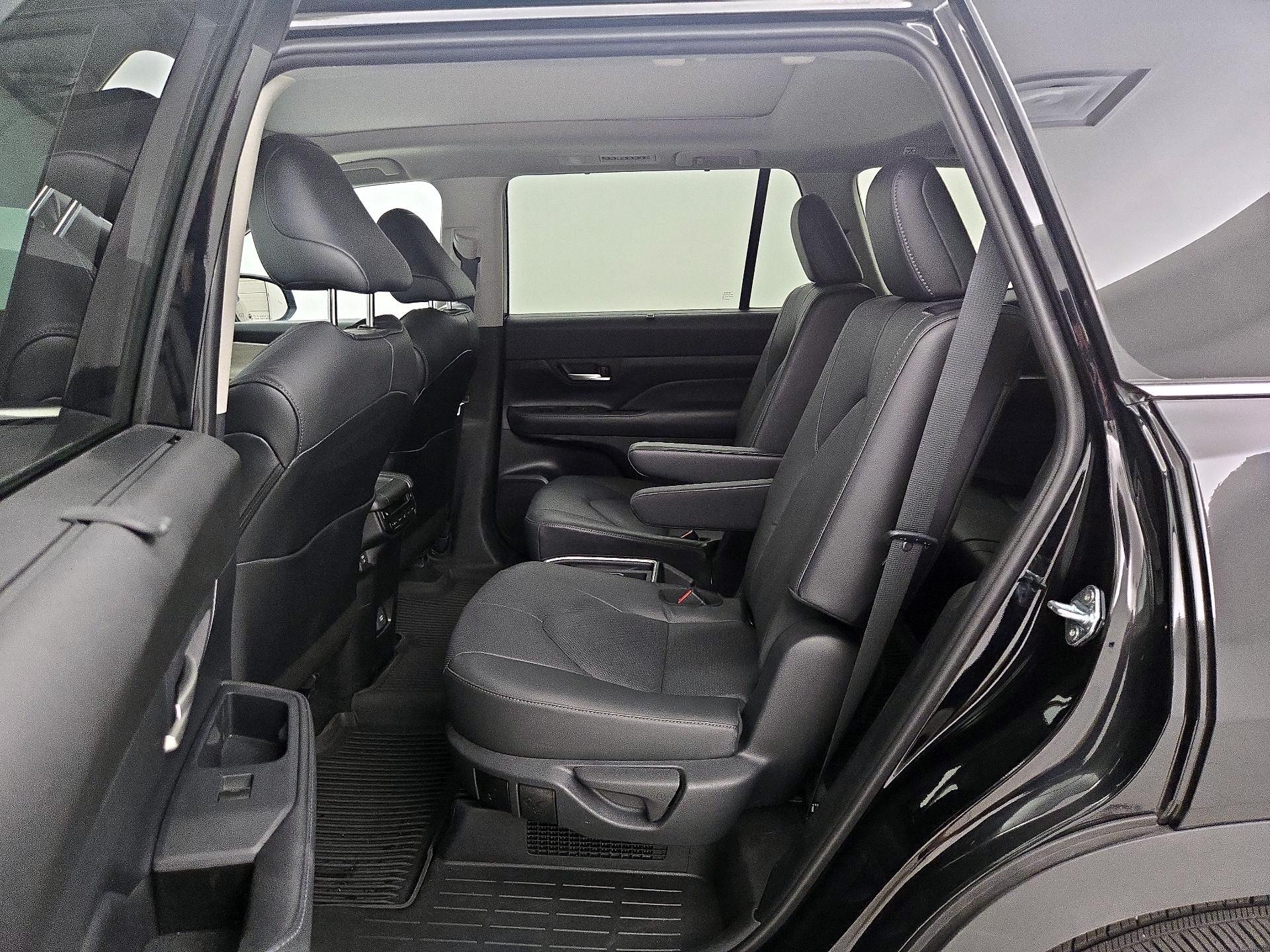 Thumbnail: 2026 Toyota Highlander - 20