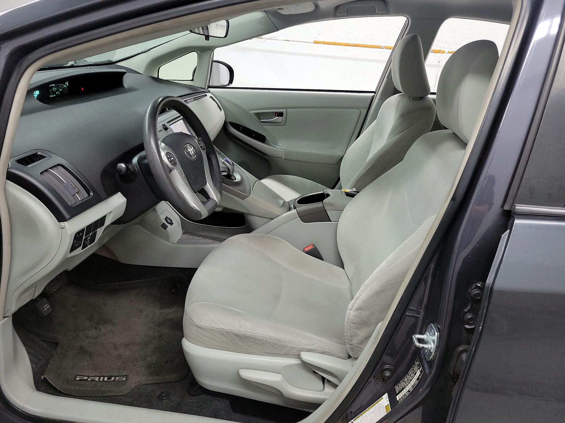 Thumbnail: 2014 Toyota Prius - 9