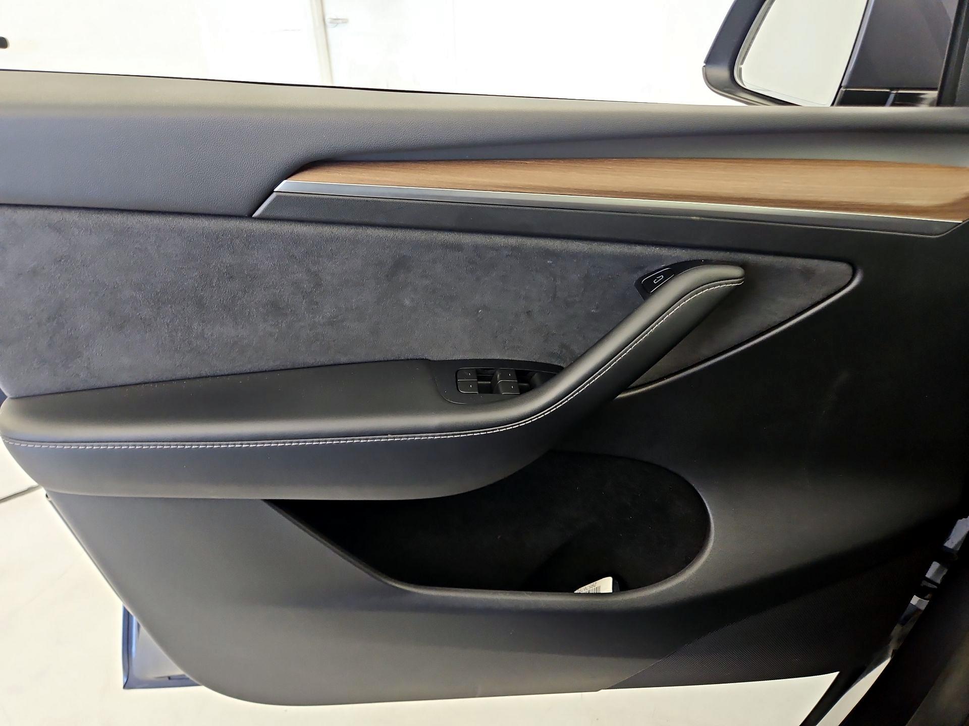Thumbnail: 2023 Tesla Model Y - 12