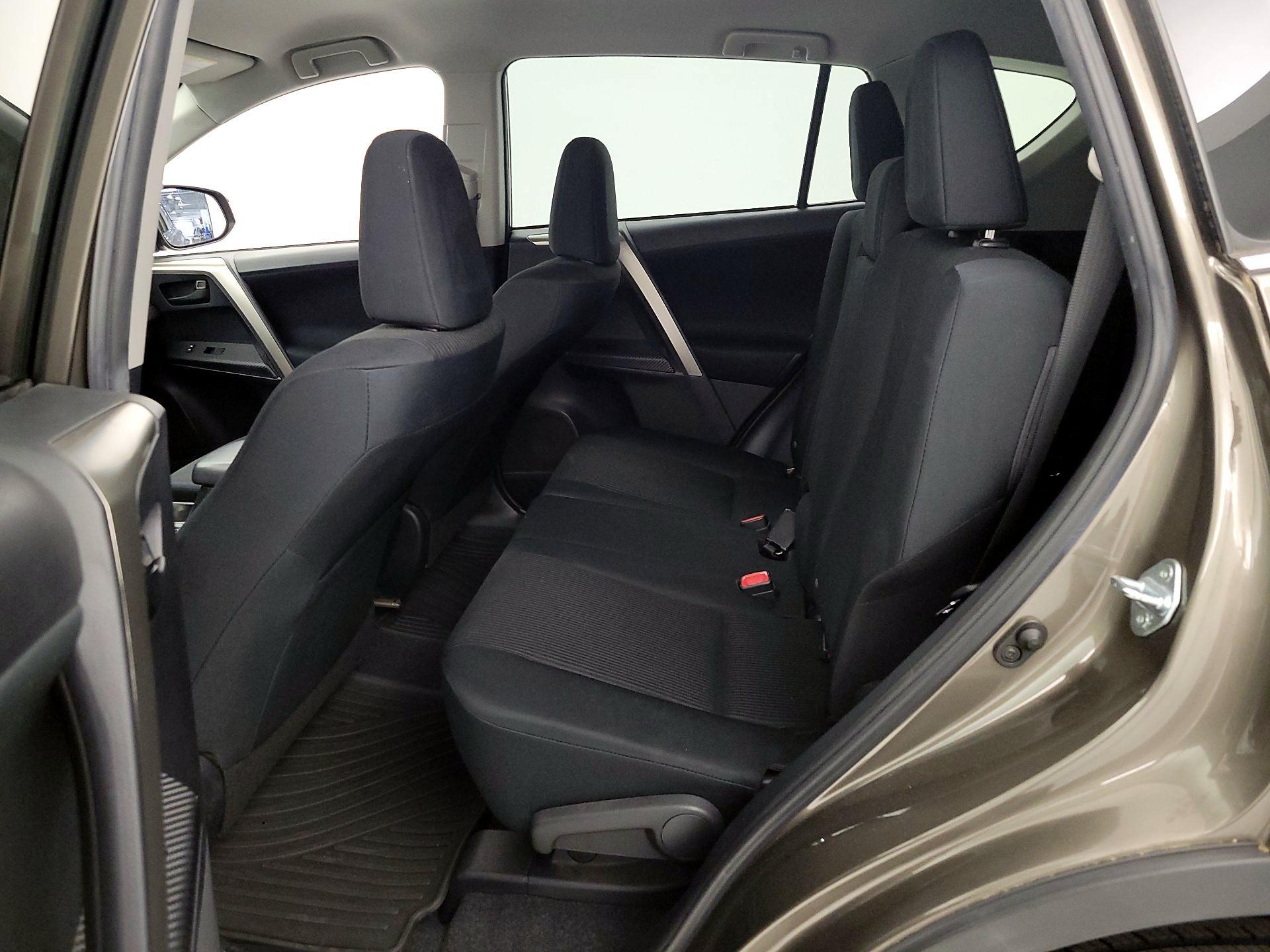 Thumbnail: 2015 Toyota RAV4 - 10