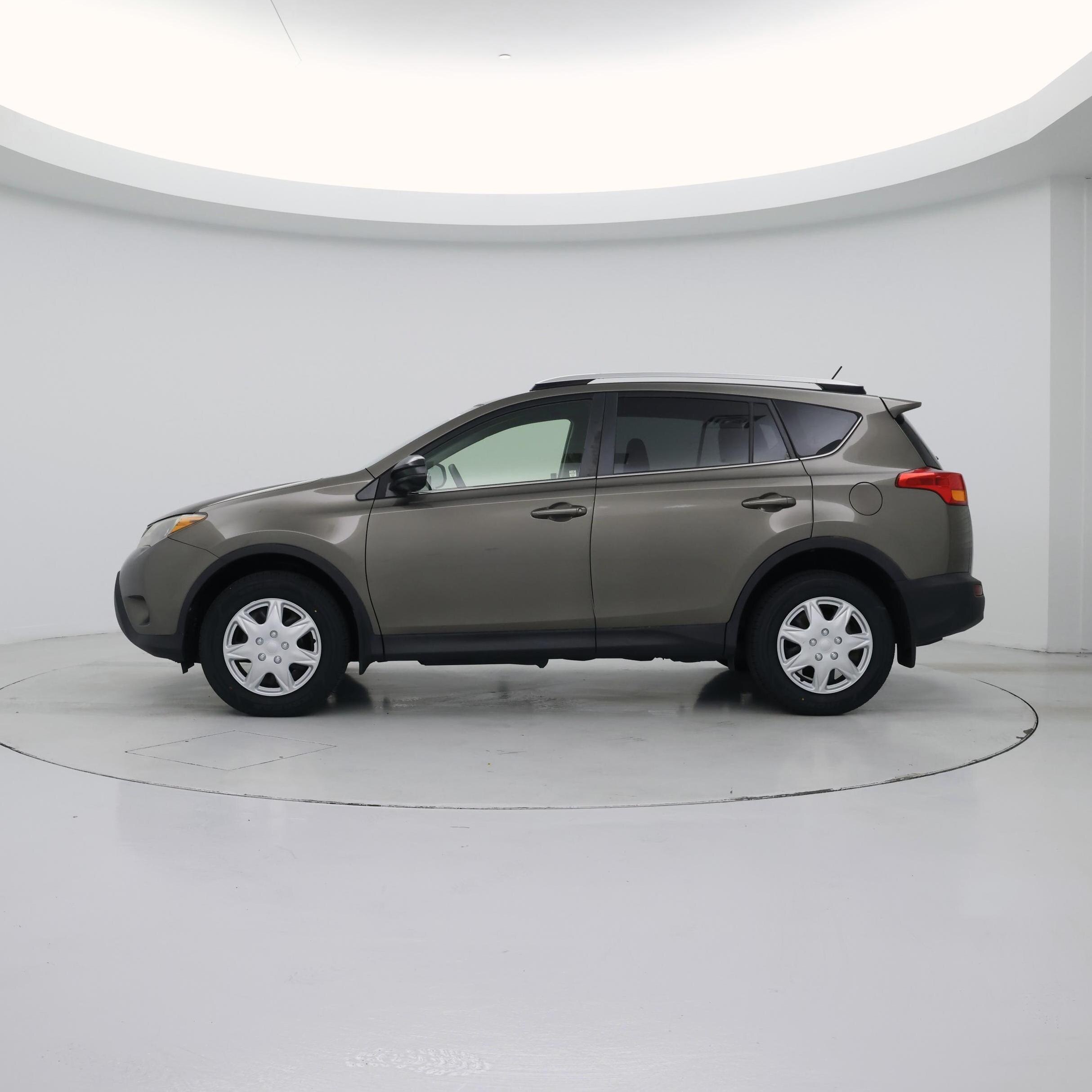Thumbnail: 2015 Toyota RAV4 - 3