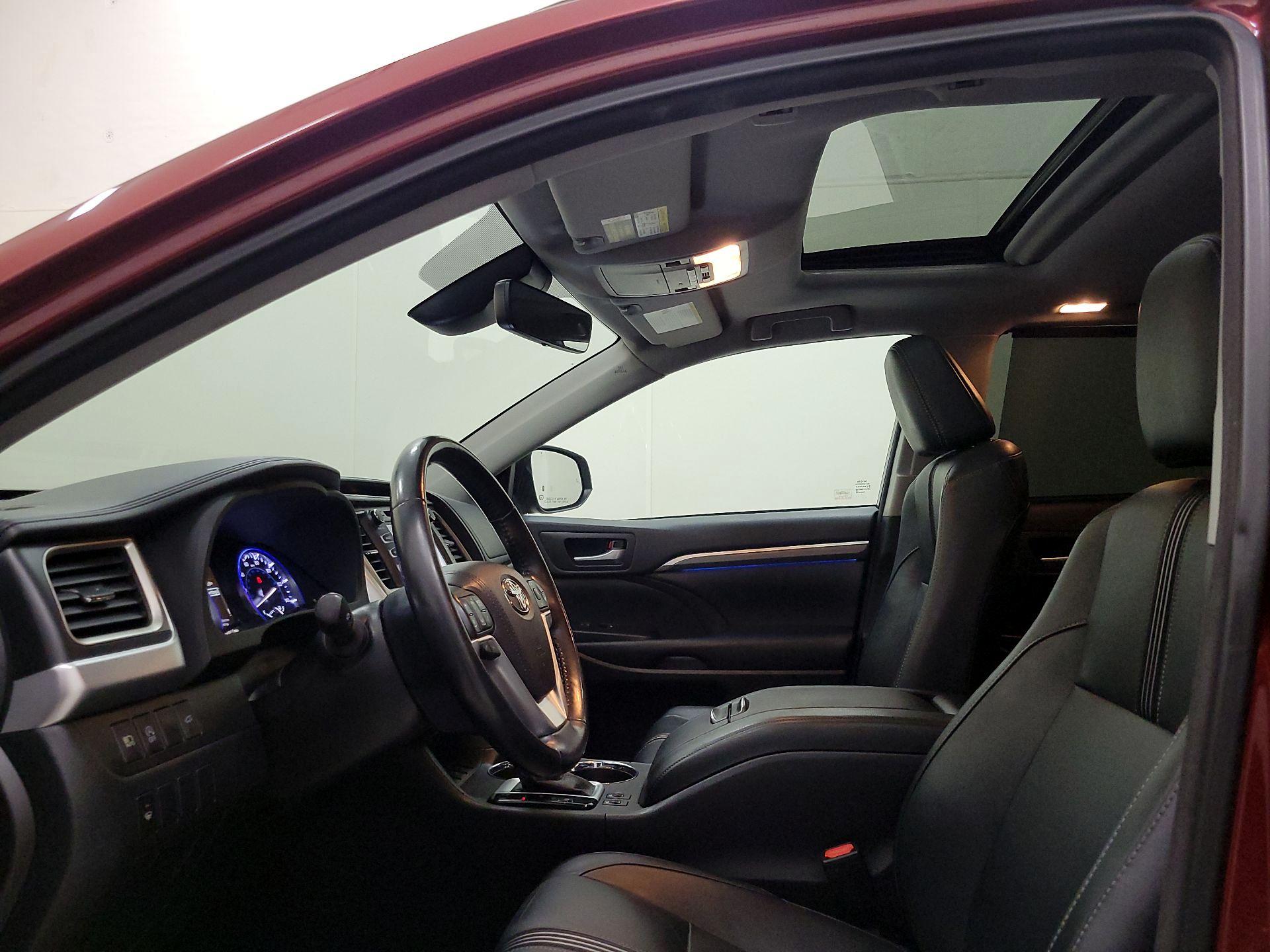 Thumbnail: 2017 Toyota Highlander - 18