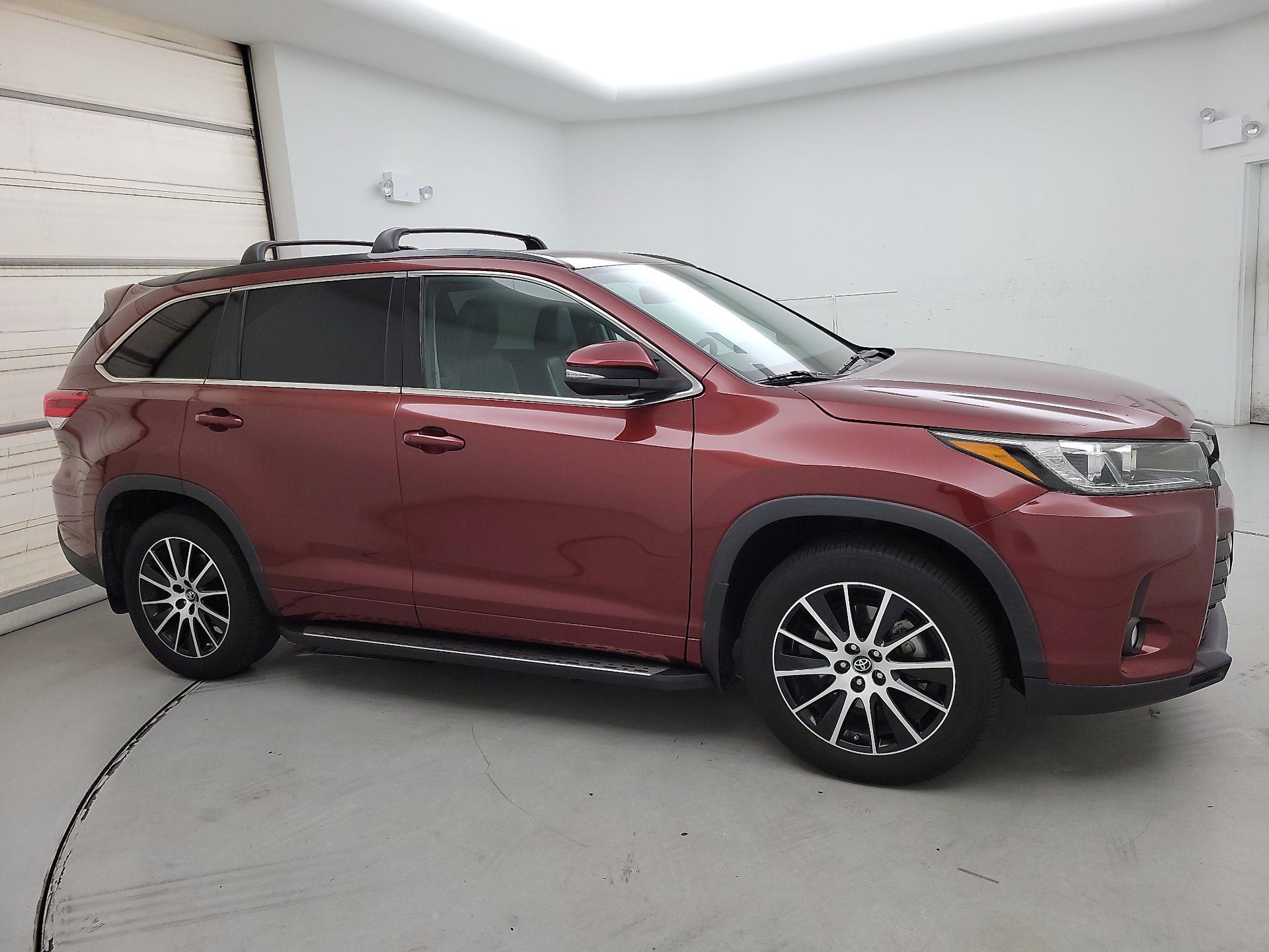 Thumbnail: 2017 Toyota Highlander - 4
