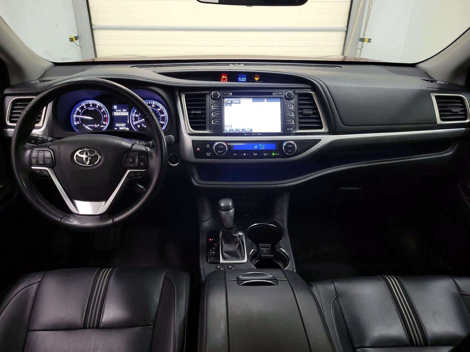 Thumbnail: 2017 Toyota Highlander - 8