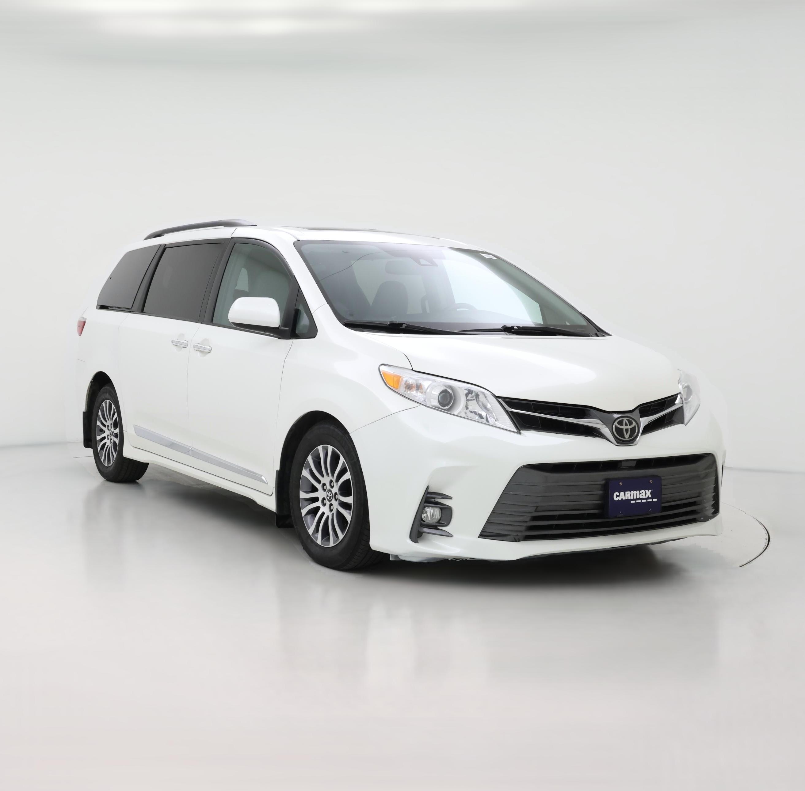 Thumbnail: 2018 Toyota Sienna - 1