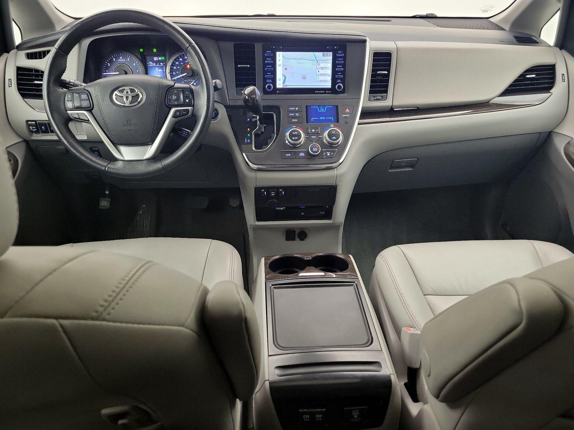 Thumbnail: 2018 Toyota Sienna - 9