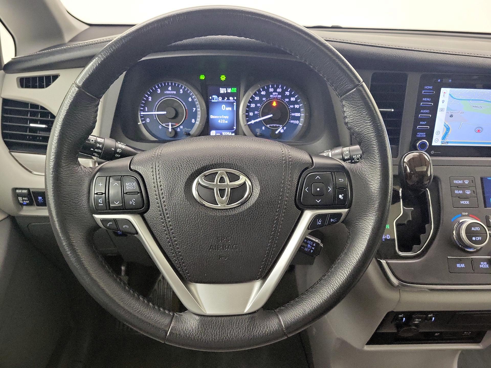 Thumbnail: 2018 Toyota Sienna - 10