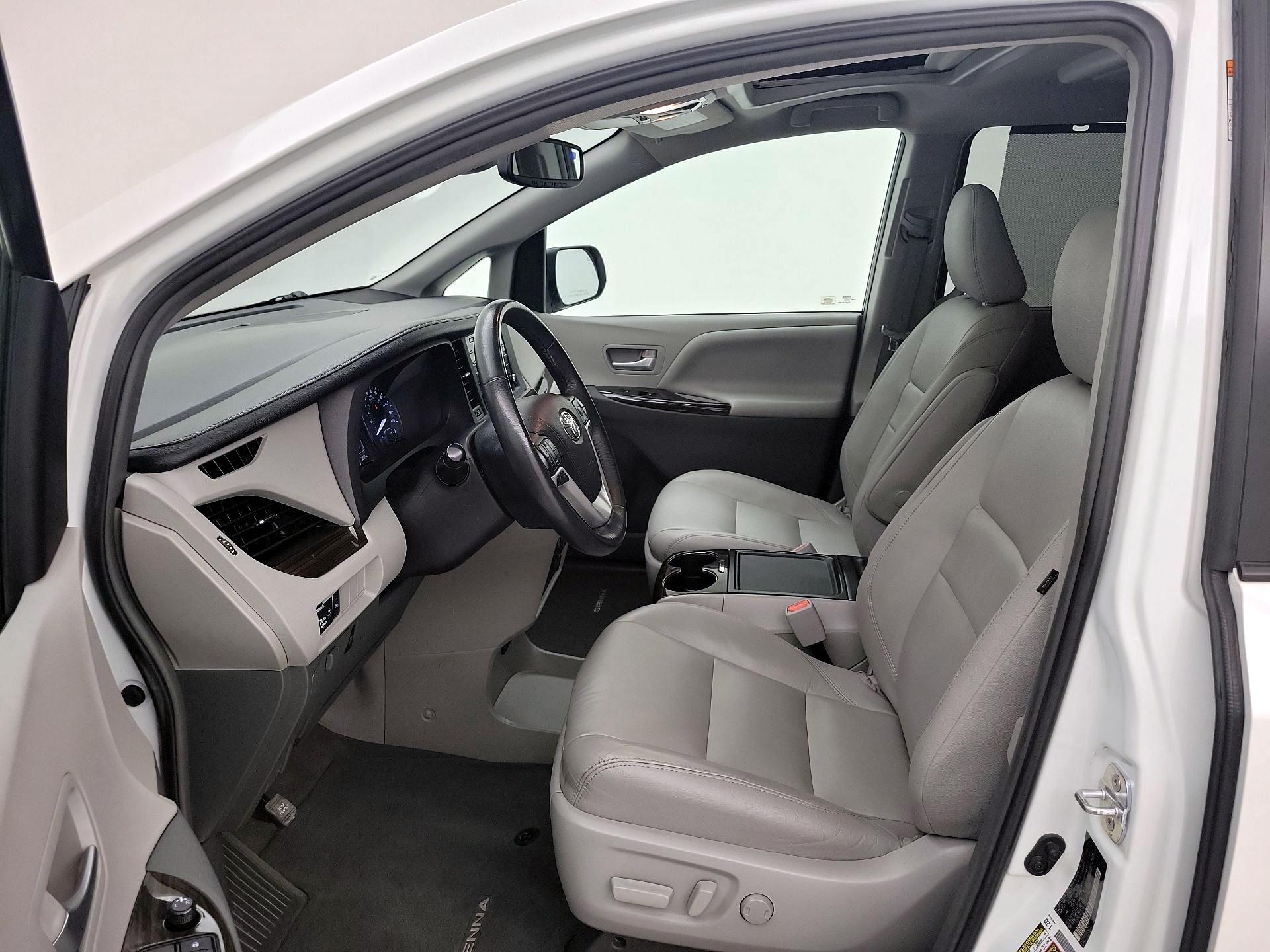 Thumbnail: 2018 Toyota Sienna - 11