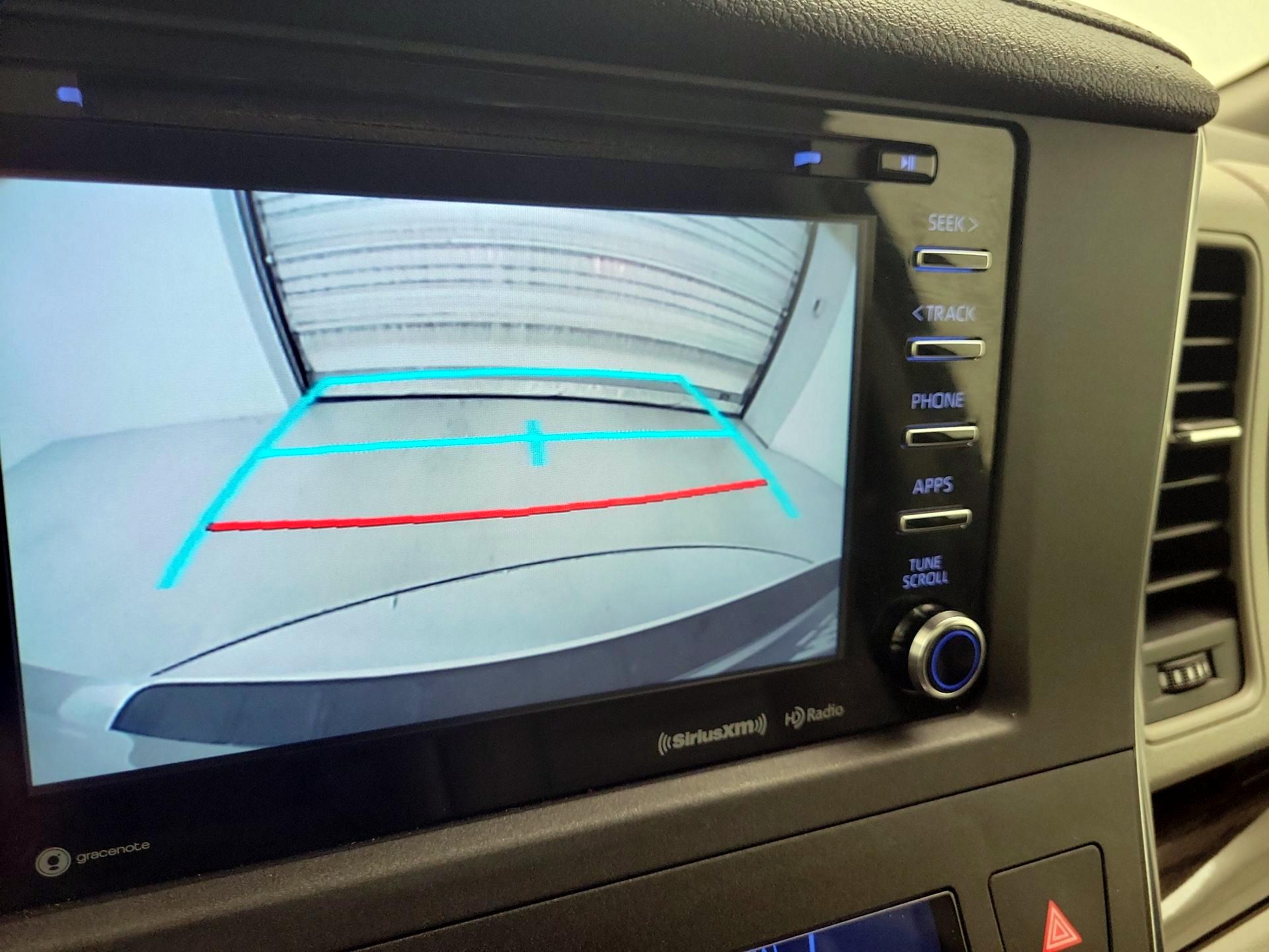 Thumbnail: 2018 Toyota Sienna - 15