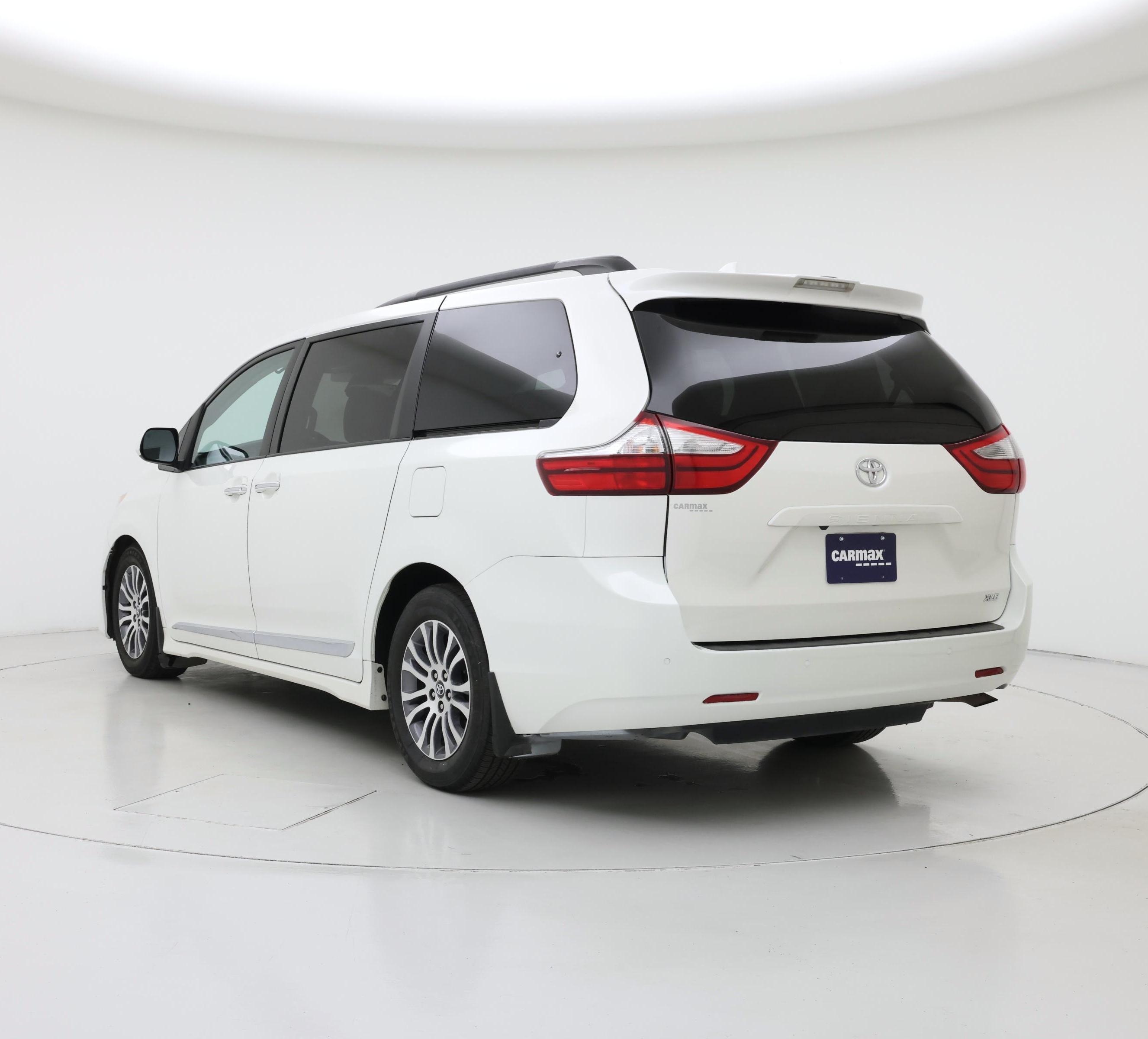 Thumbnail: 2018 Toyota Sienna - 2