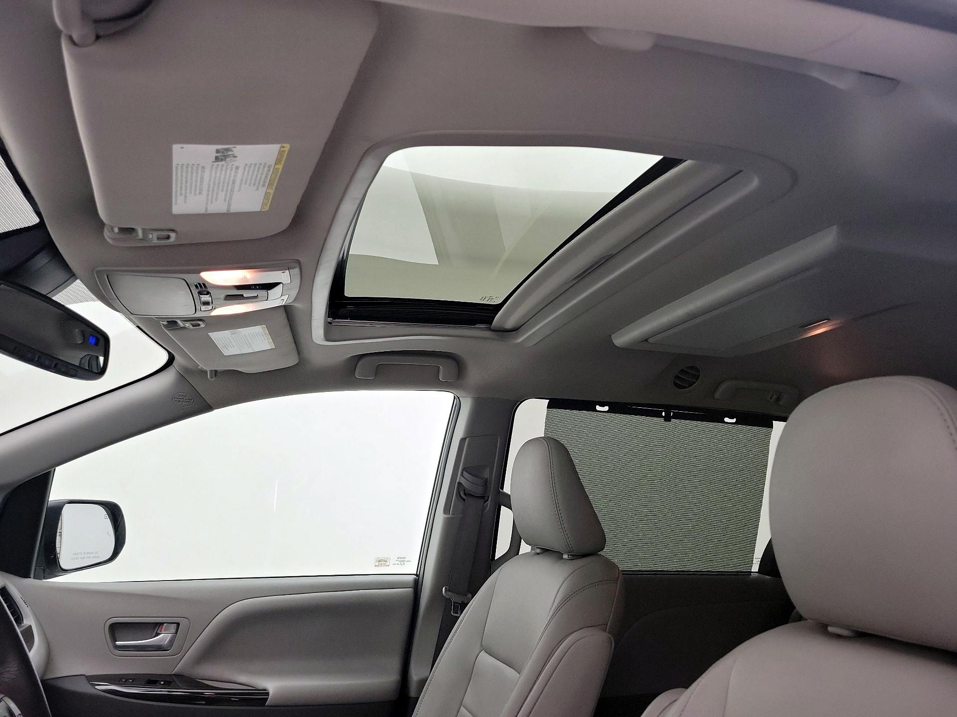 Thumbnail: 2018 Toyota Sienna - 20