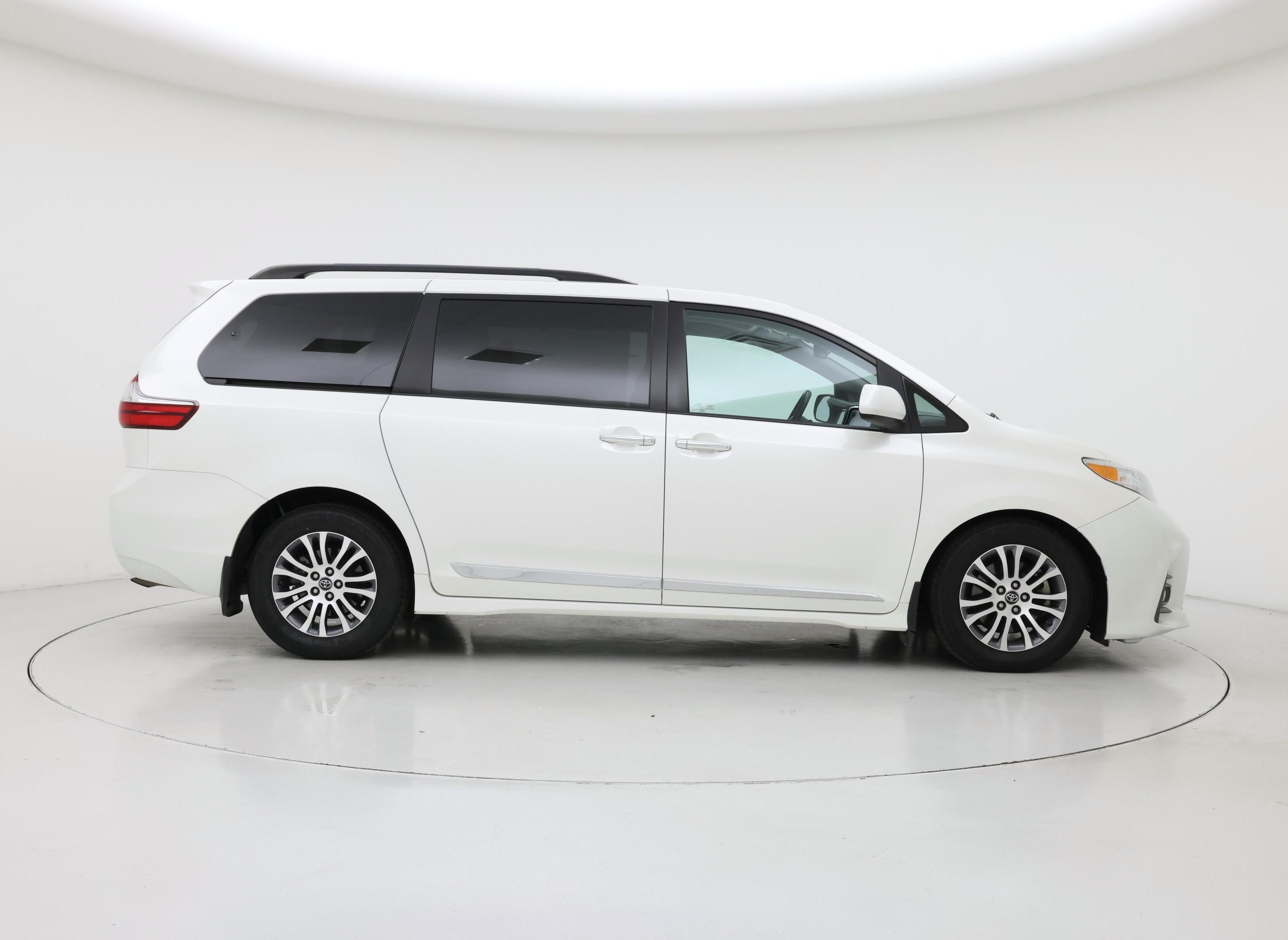 Thumbnail: 2018 Toyota Sienna - 7