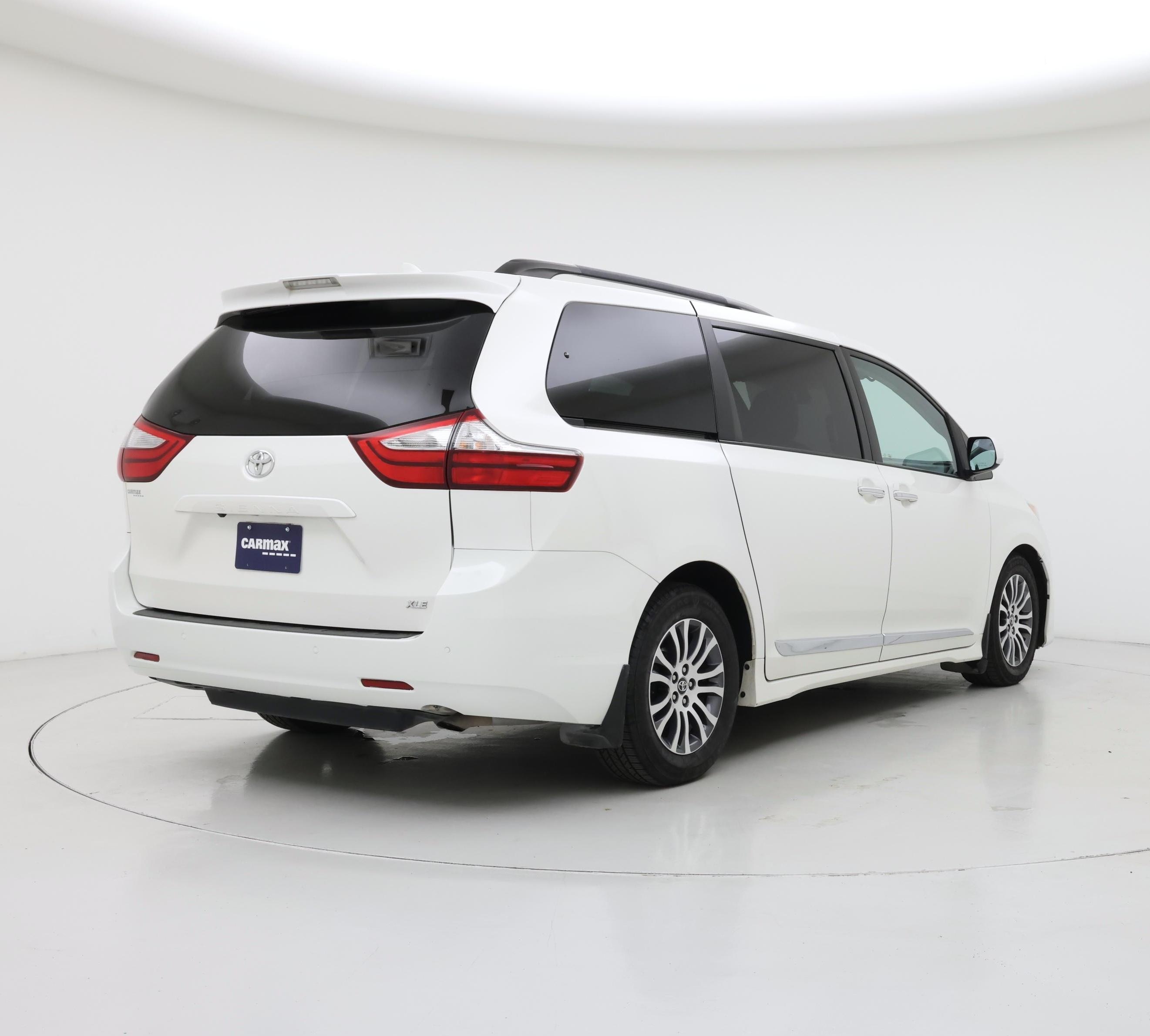 Thumbnail: 2018 Toyota Sienna - 8