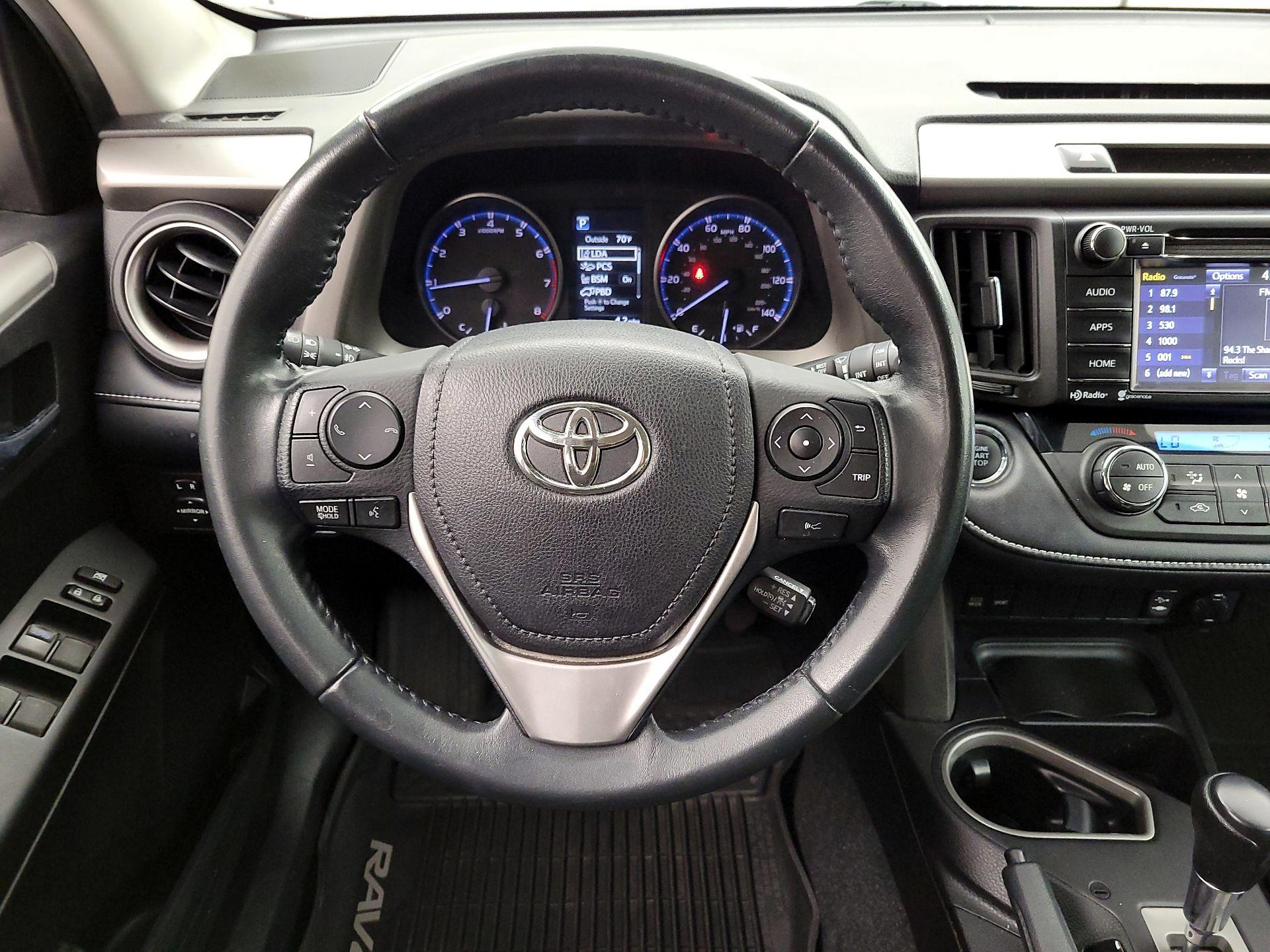 Thumbnail: 2018 Toyota RAV4 - 10