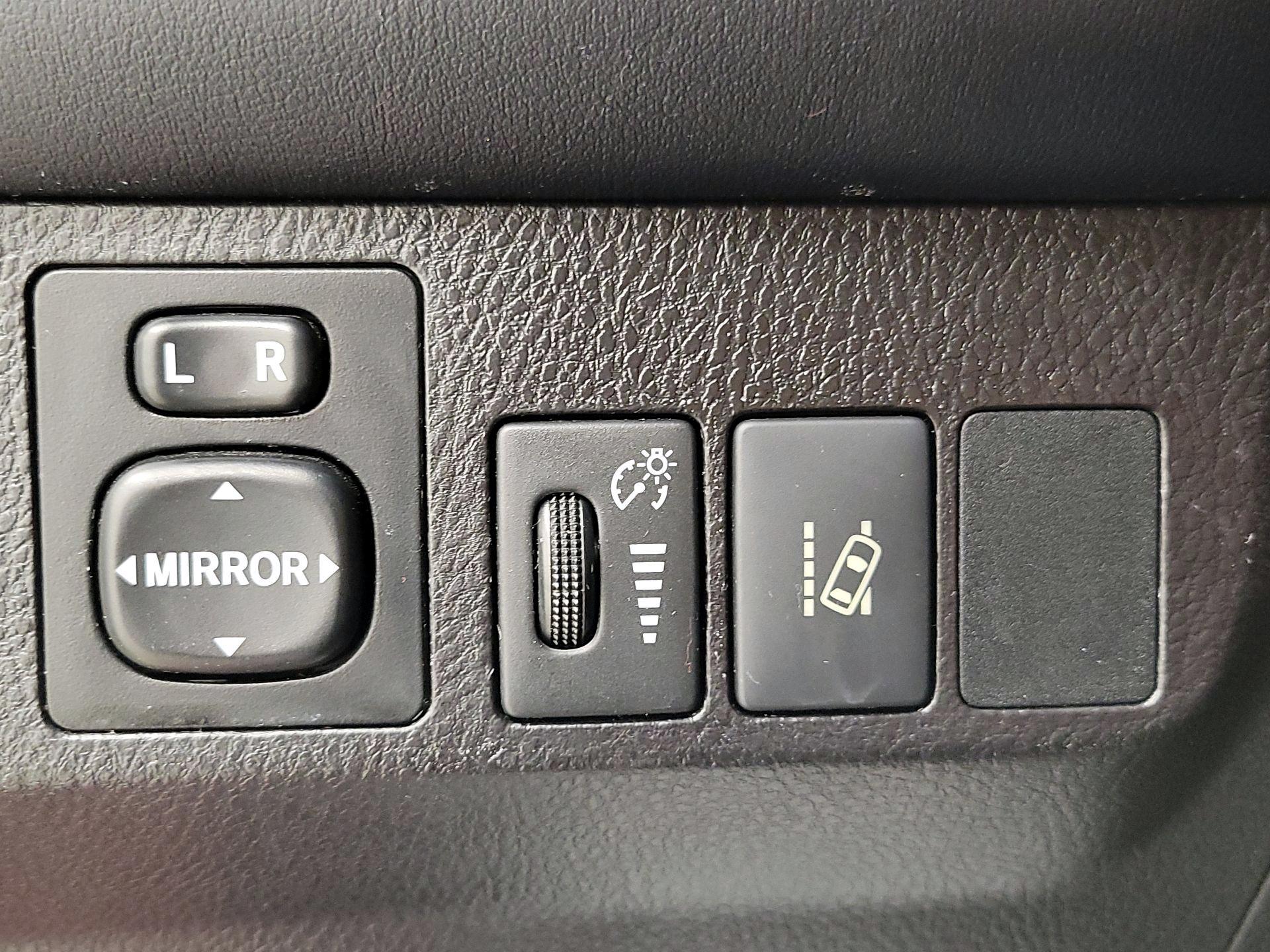 Thumbnail: 2018 Toyota RAV4 - 13