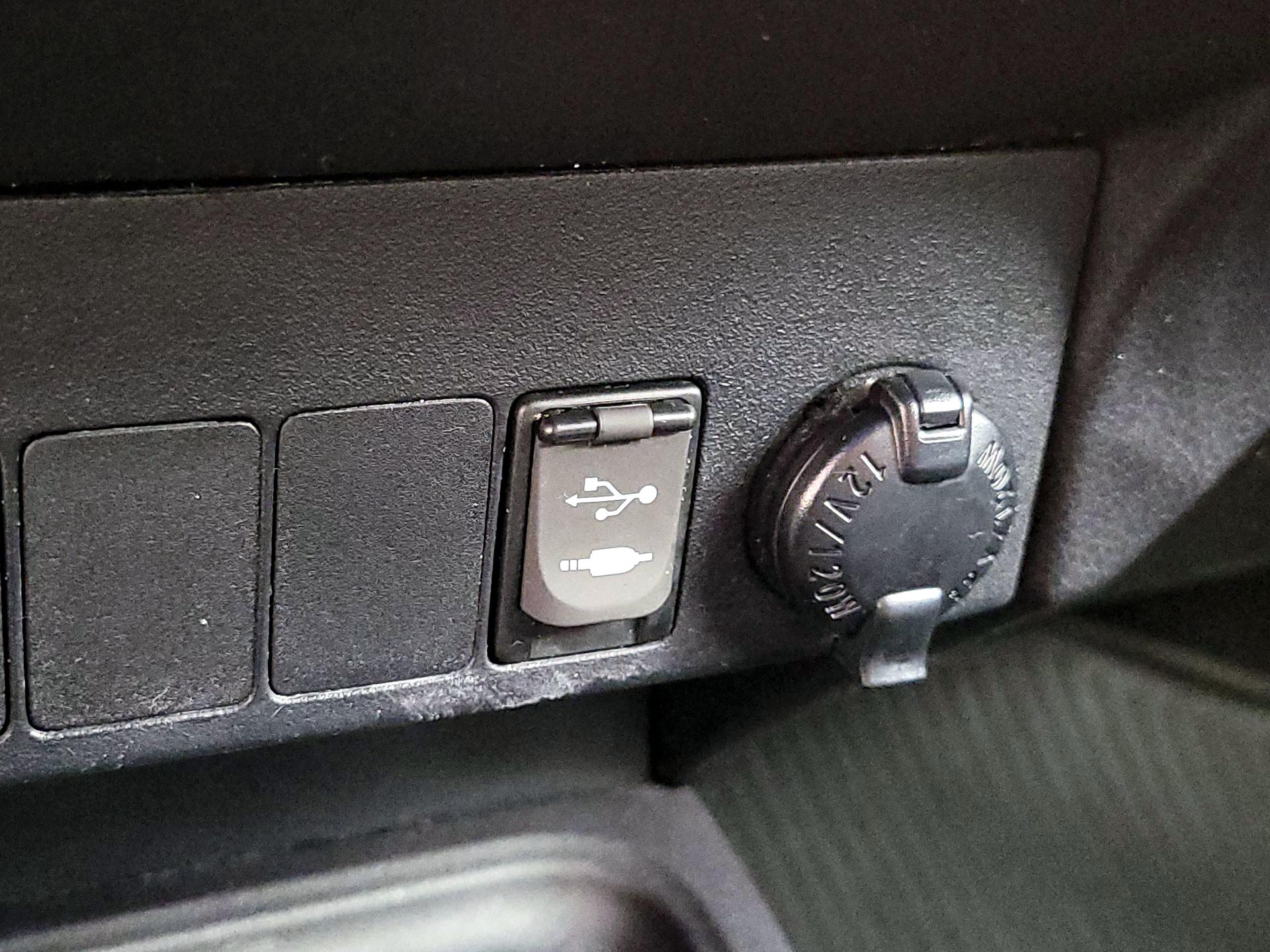 Thumbnail: 2018 Toyota RAV4 - 18