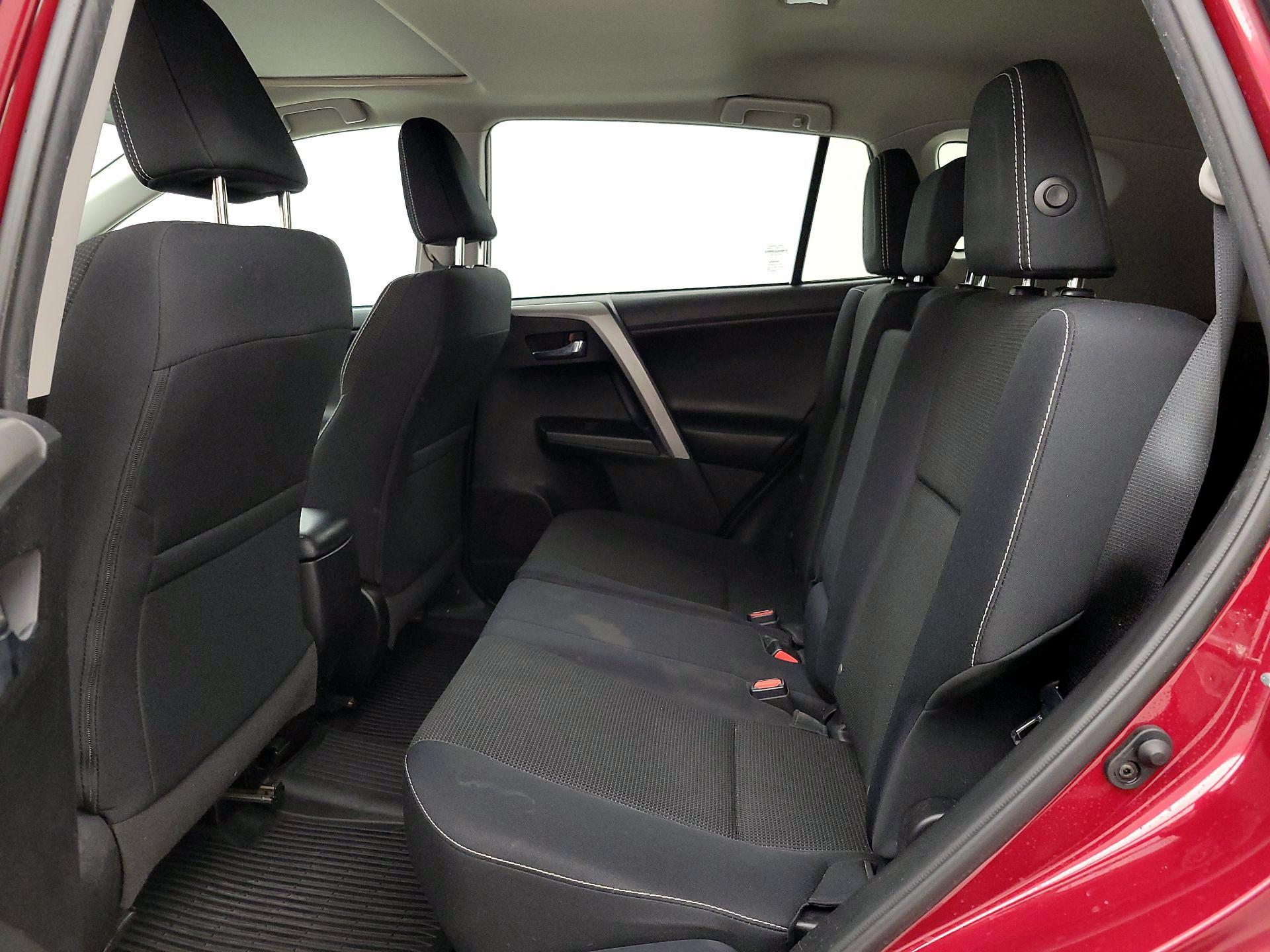 Thumbnail: 2018 Toyota RAV4 - 20